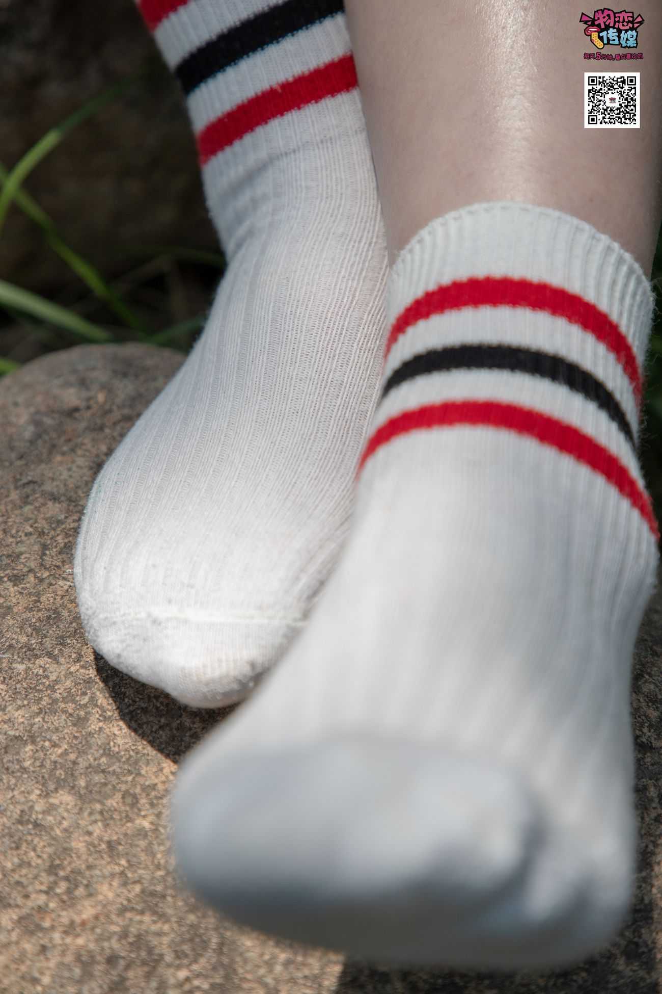 图片[13]-物恋传媒 No.009 纯纯的邻家小妹哦，小白鞋下藏着什么样的棉袜呢 [187P] – 速更版-美库