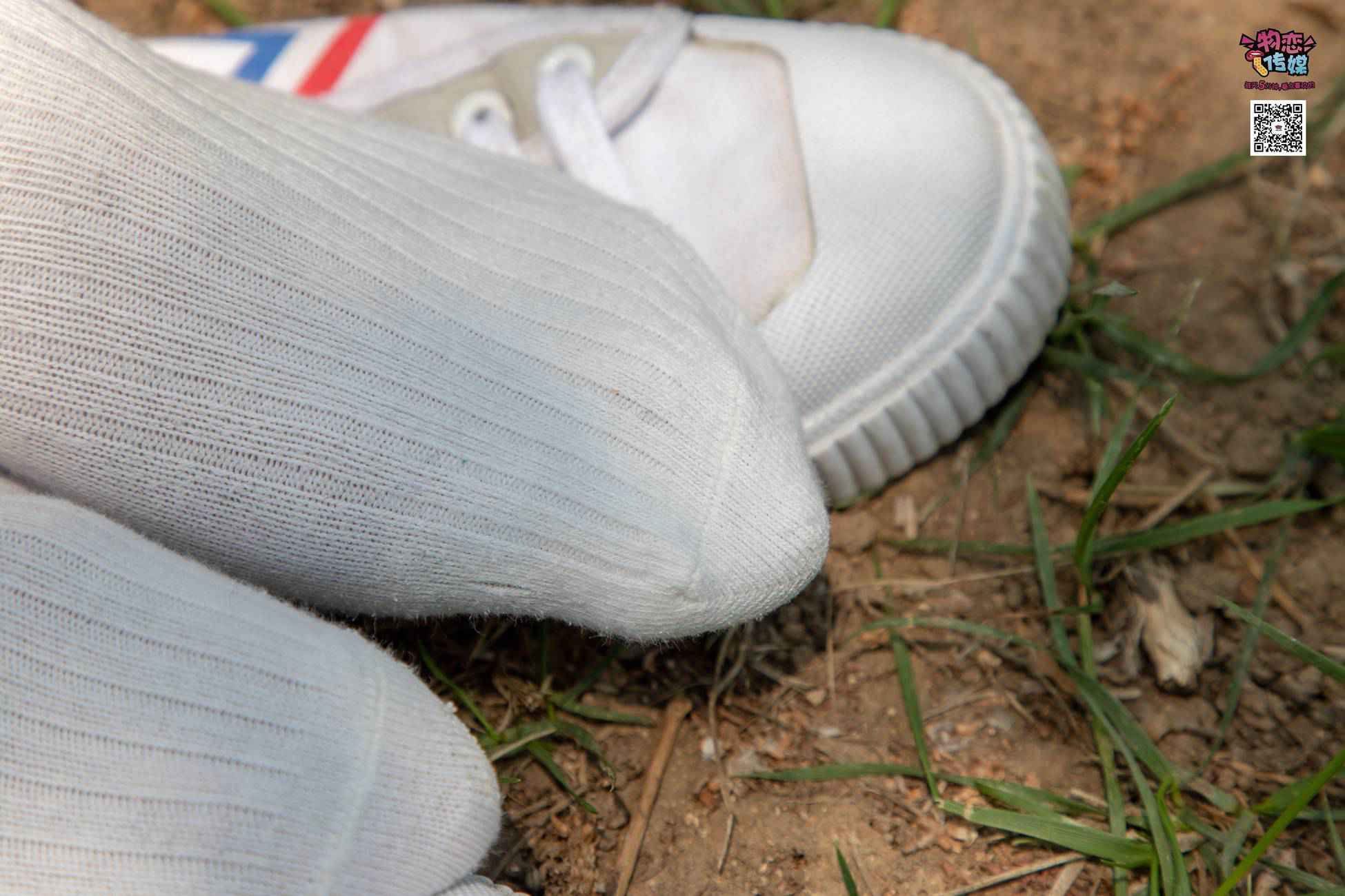 图片[34]-物恋传媒 No.009 纯纯的邻家小妹哦，小白鞋下藏着什么样的棉袜呢 [187P] – 速更版-美库