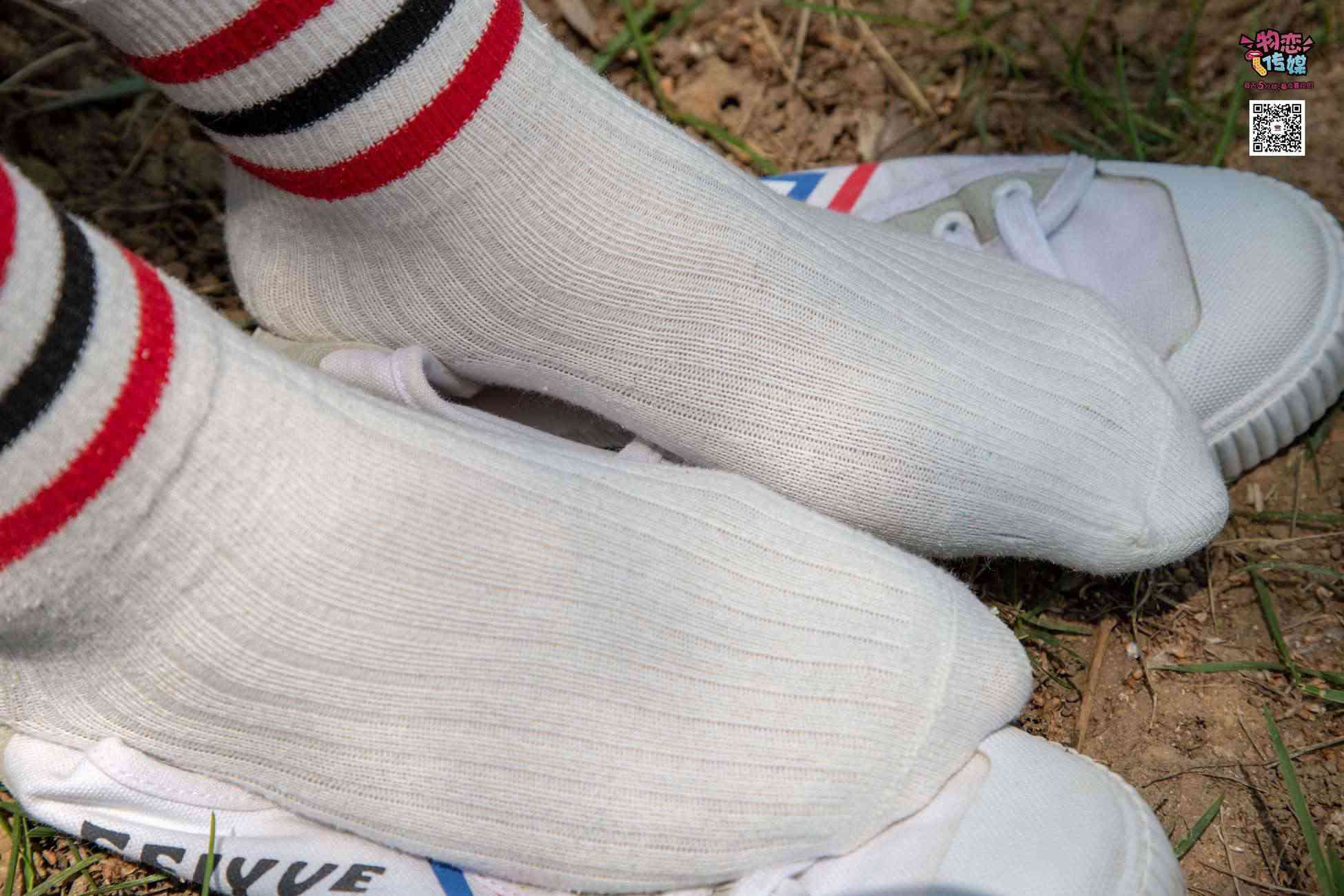 图片[38]-物恋传媒 No.009 纯纯的邻家小妹哦，小白鞋下藏着什么样的棉袜呢 [187P] – 速更版-美库