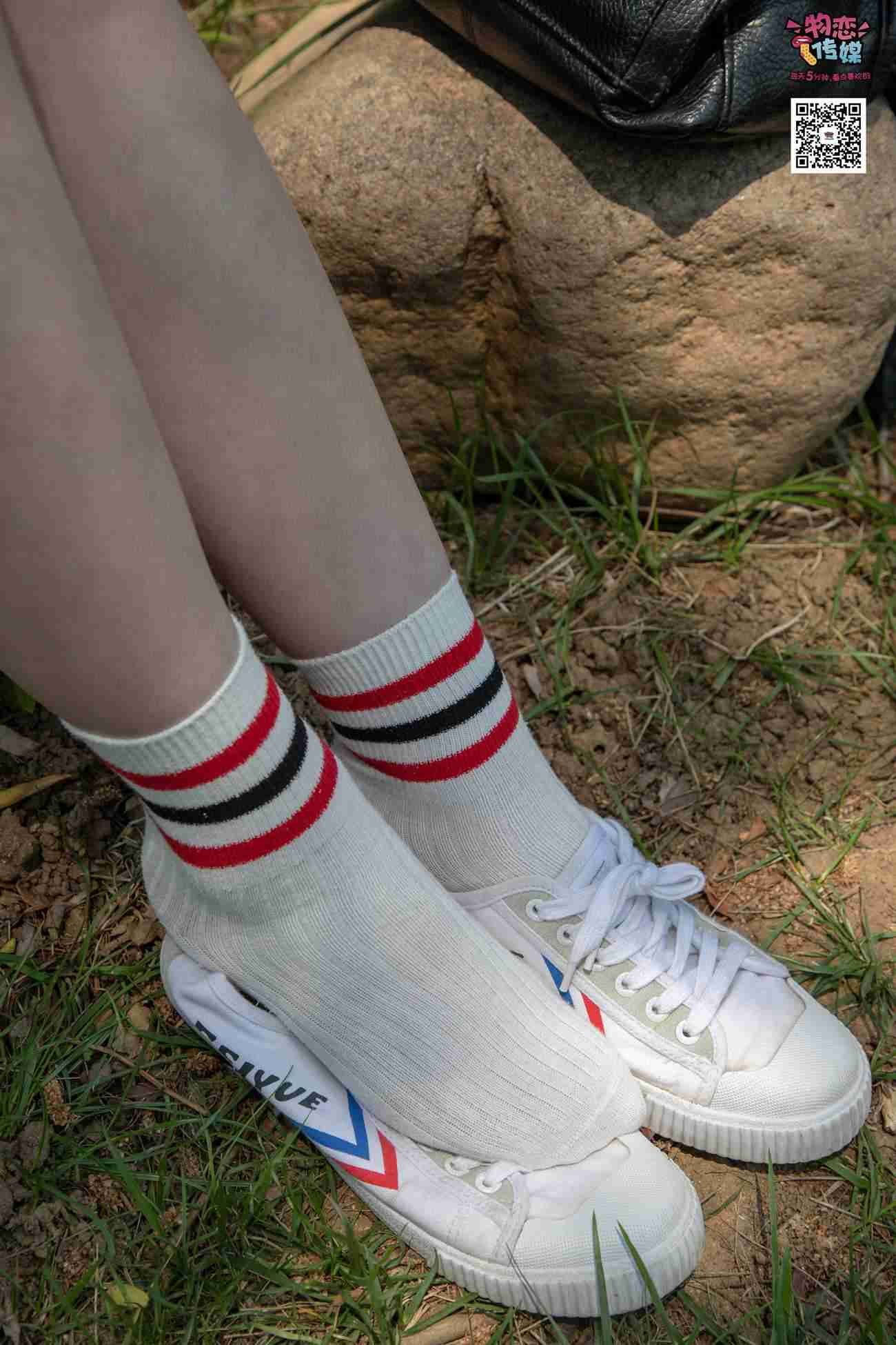 图片[49]-物恋传媒 No.009 纯纯的邻家小妹哦，小白鞋下藏着什么样的棉袜呢 [187P] – 速更版-美库