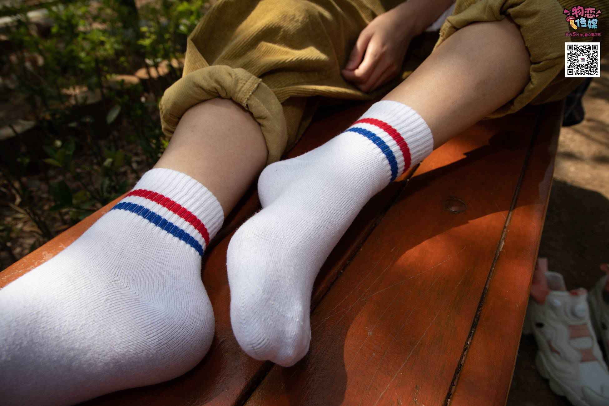 图片[11]-物恋传媒 No.013 气质独特的邻家小妹,粉色小棉袜加白袜哦 [187P] – 速更版-美库
