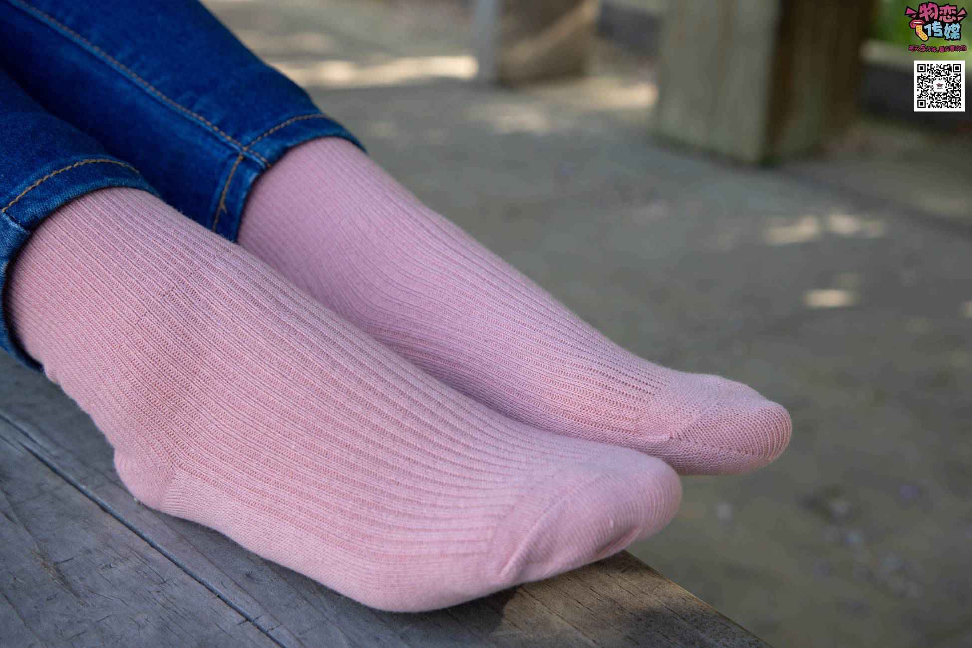 图片[35]-物恋传媒 No.012 娇小型小萝莉哦,猜猜我多大呢,小白板鞋搭配粉色棉袜 [124P] – 速更版-美库