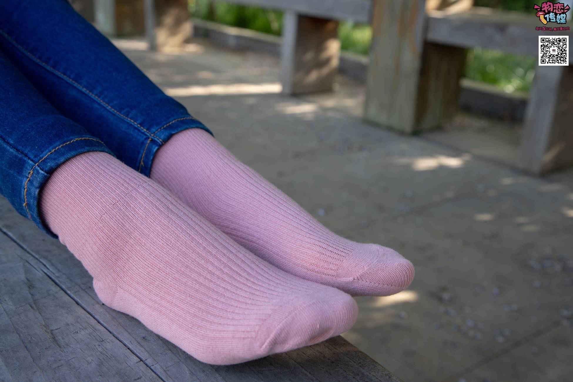 图片[36]-物恋传媒 No.012 娇小型小萝莉哦,猜猜我多大呢,小白板鞋搭配粉色棉袜 [124P] – 速更版-美库