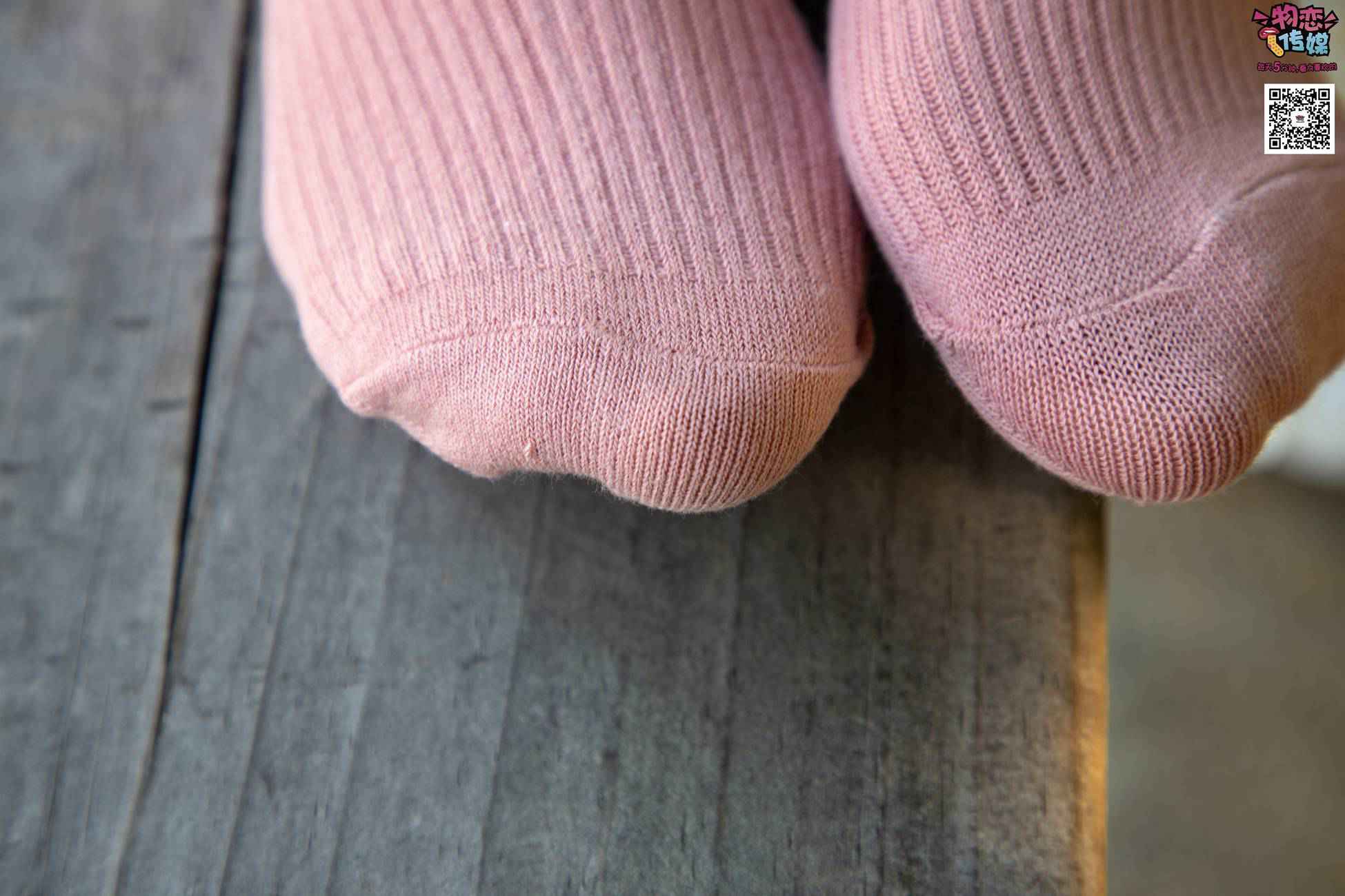 图片[44]-物恋传媒 No.012 娇小型小萝莉哦,猜猜我多大呢,小白板鞋搭配粉色棉袜 [124P] – 速更版-美库