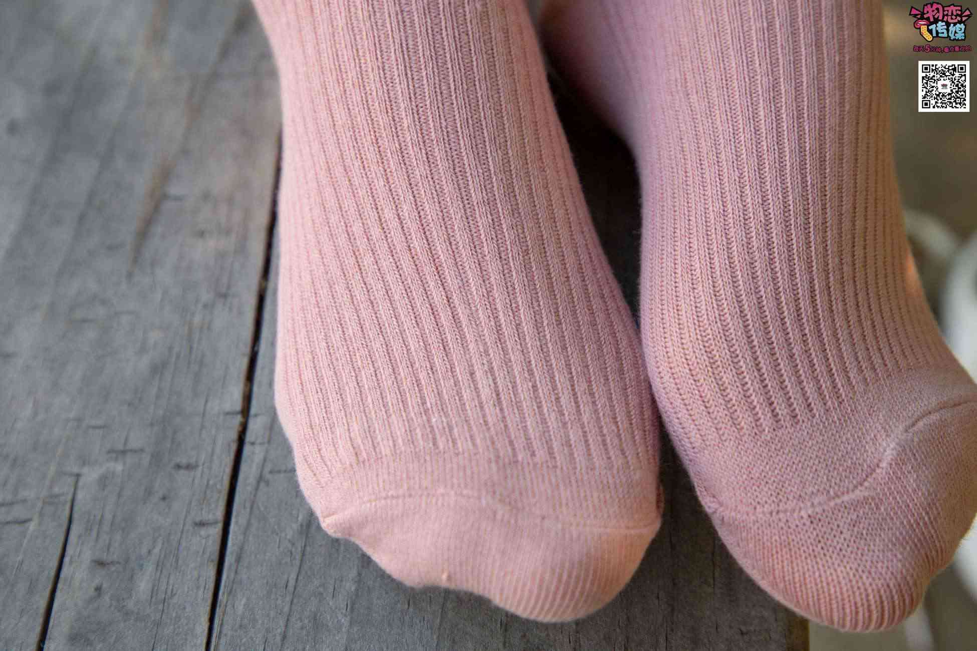 图片[47]-物恋传媒 No.012 娇小型小萝莉哦,猜猜我多大呢,小白板鞋搭配粉色棉袜 [124P] – 速更版-美库