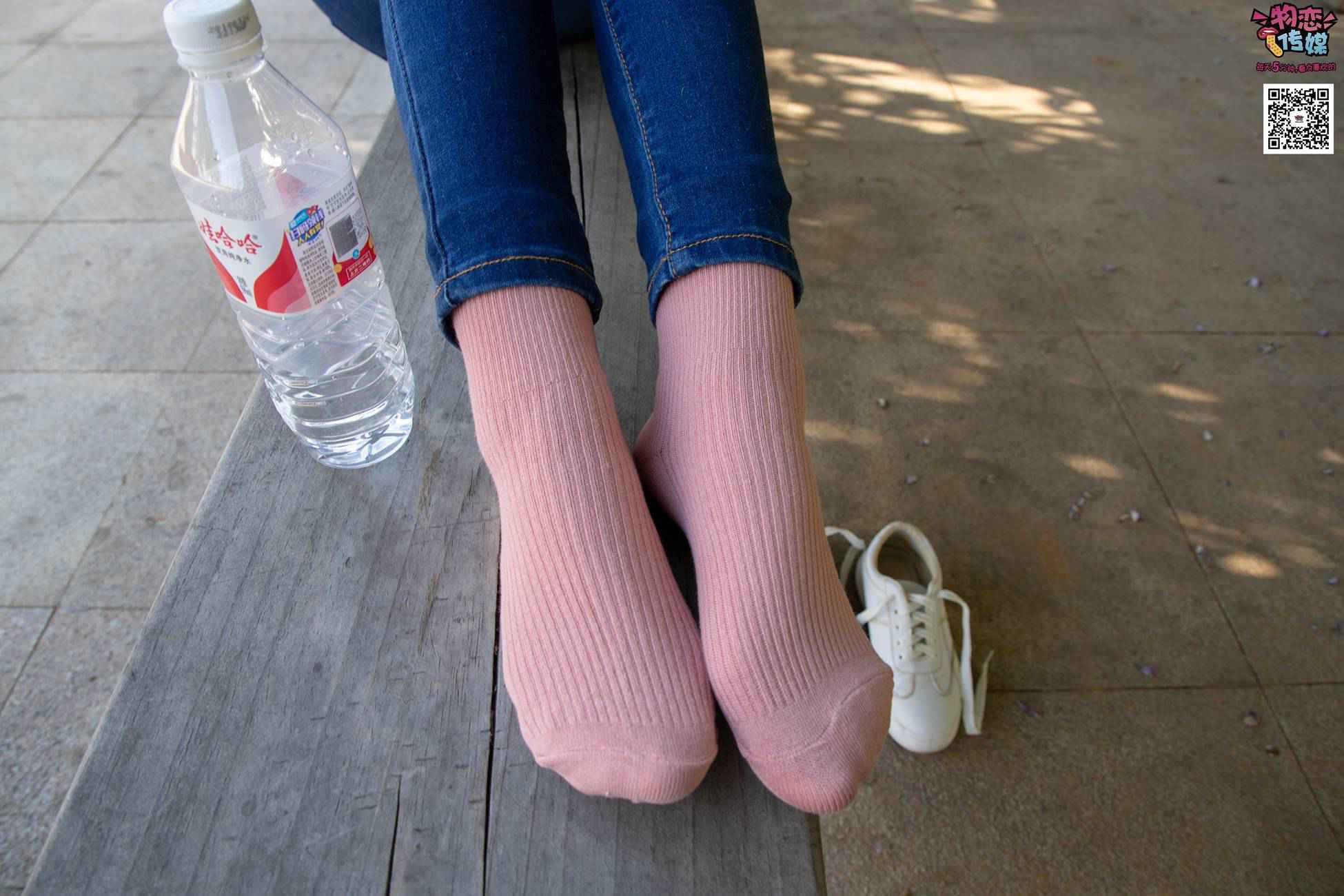 图片[50]-物恋传媒 No.012 娇小型小萝莉哦,猜猜我多大呢,小白板鞋搭配粉色棉袜 [124P] – 速更版-美库
