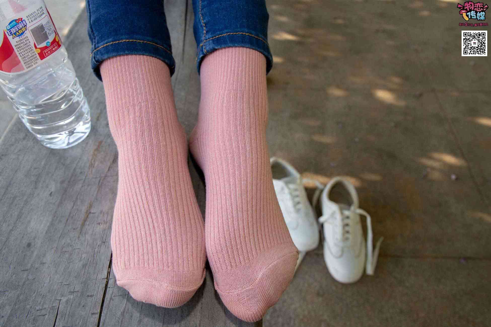 图片[54]-物恋传媒 No.012 娇小型小萝莉哦,猜猜我多大呢,小白板鞋搭配粉色棉袜 [124P] – 速更版-美库