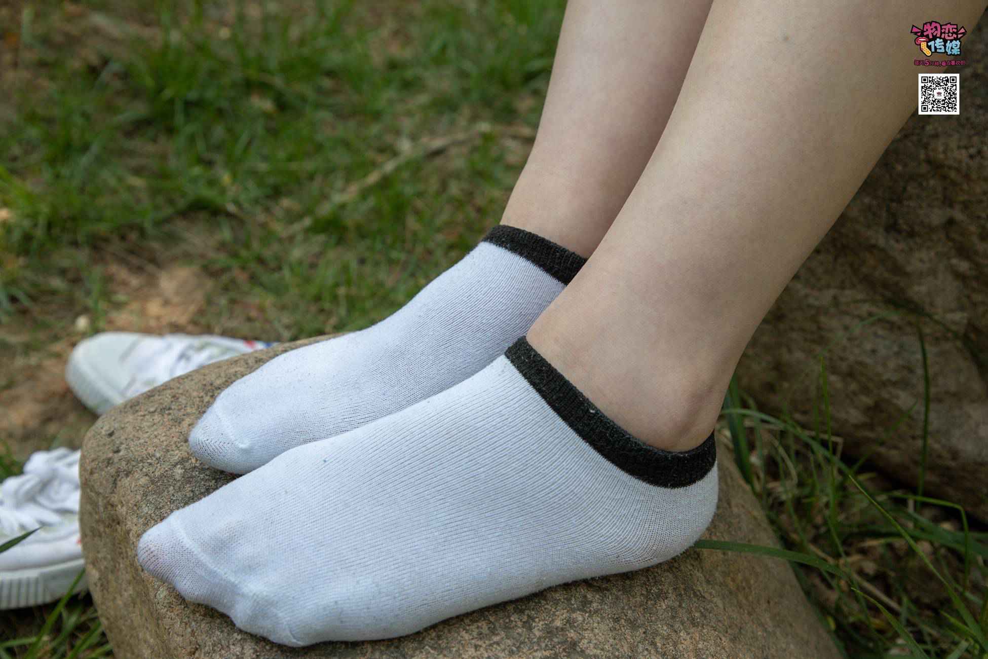 图片[98]-物恋传媒 No.009 纯纯的邻家小妹哦，小白鞋下藏着什么样的棉袜呢 [187P] – 速更版-美库