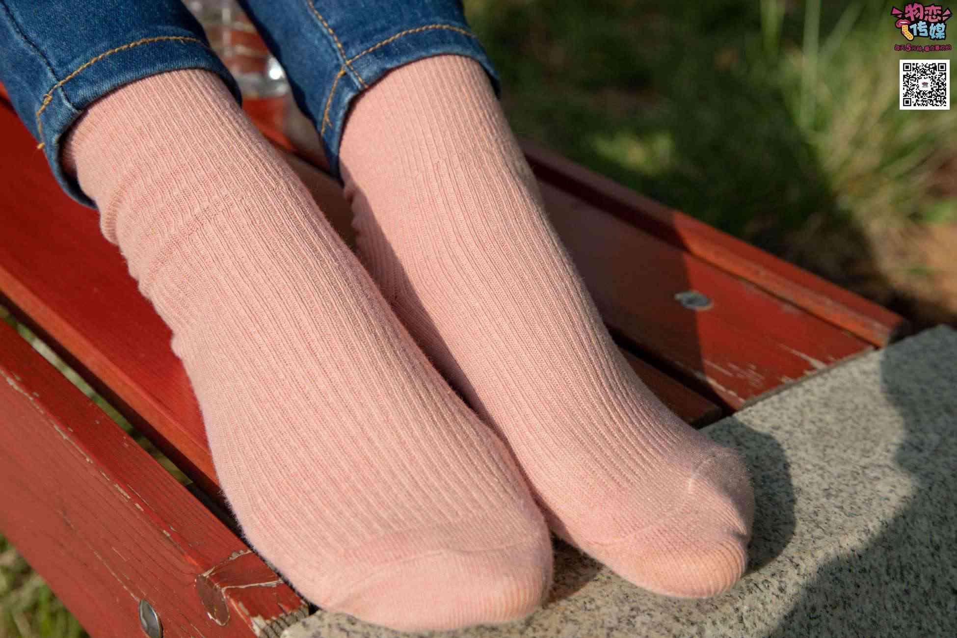 图片[111]-物恋传媒 No.012 娇小型小萝莉哦,猜猜我多大呢,小白板鞋搭配粉色棉袜 [124P] – 速更版-美库