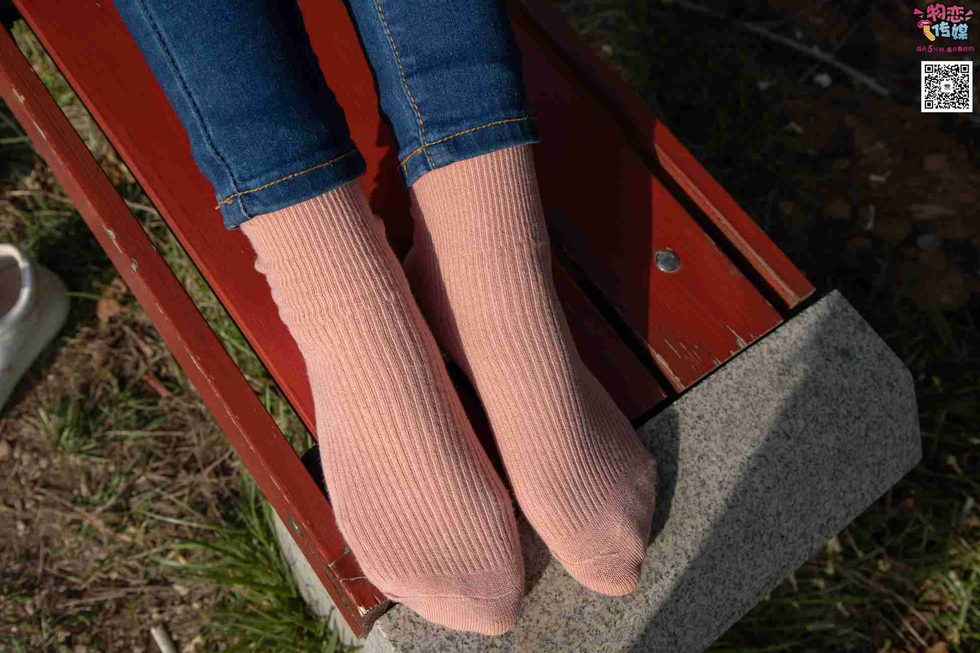 图片[119]-物恋传媒 No.012 娇小型小萝莉哦,猜猜我多大呢,小白板鞋搭配粉色棉袜 [124P] – 速更版-美库