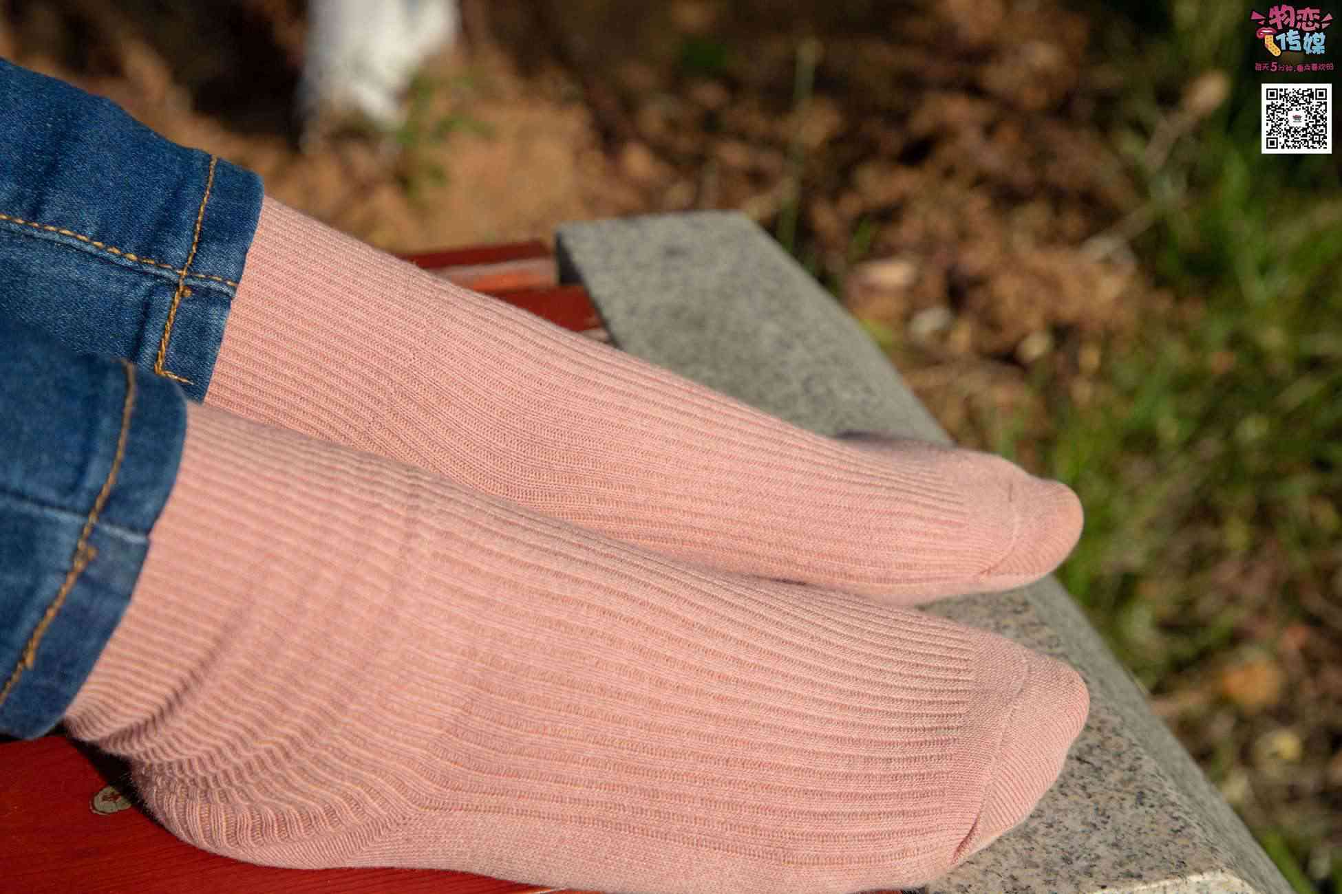 图片[121]-物恋传媒 No.012 娇小型小萝莉哦,猜猜我多大呢,小白板鞋搭配粉色棉袜 [124P] – 速更版-美库