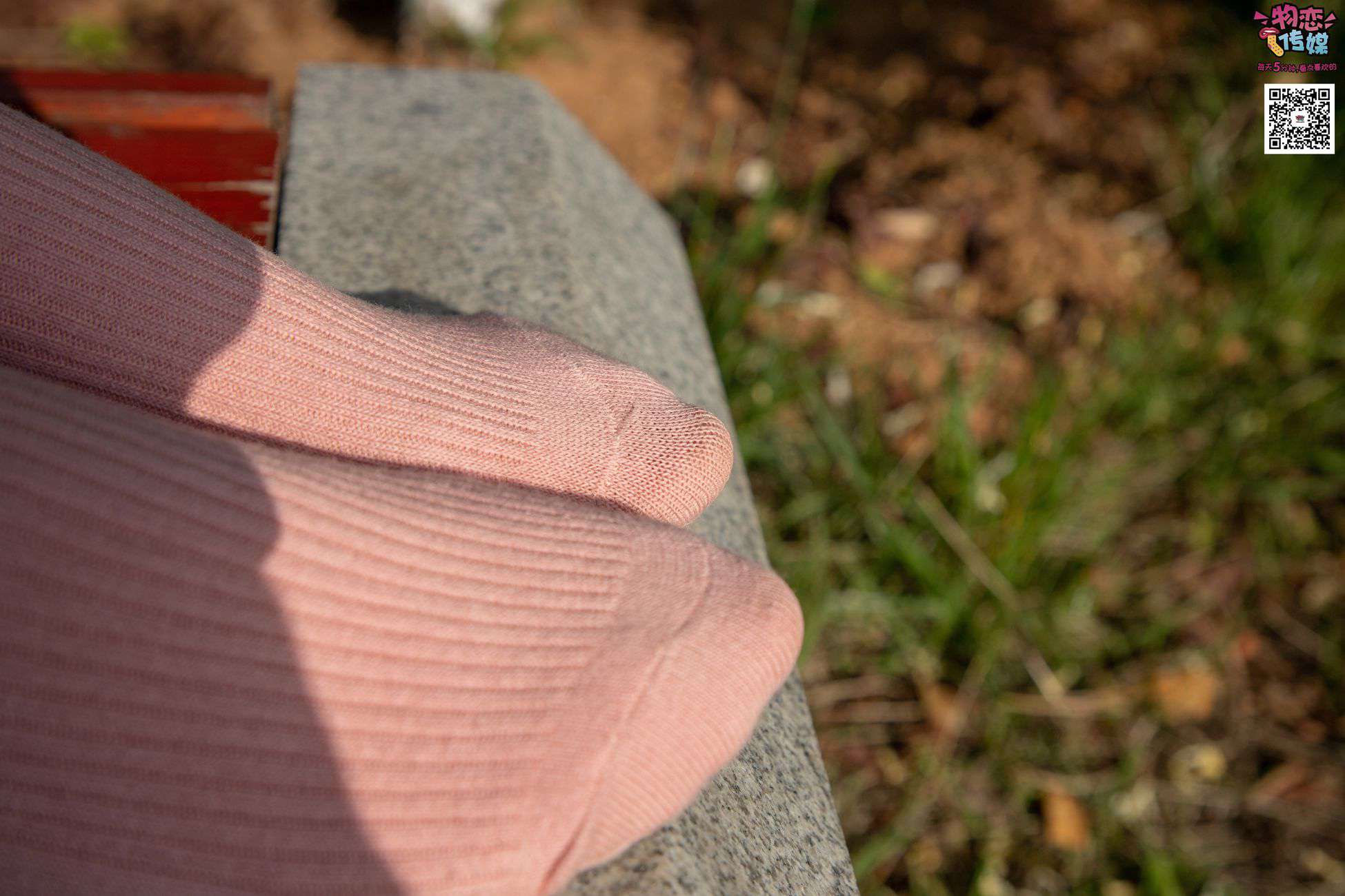 图片[122]-物恋传媒 No.012 娇小型小萝莉哦,猜猜我多大呢,小白板鞋搭配粉色棉袜 [124P] – 速更版-美库