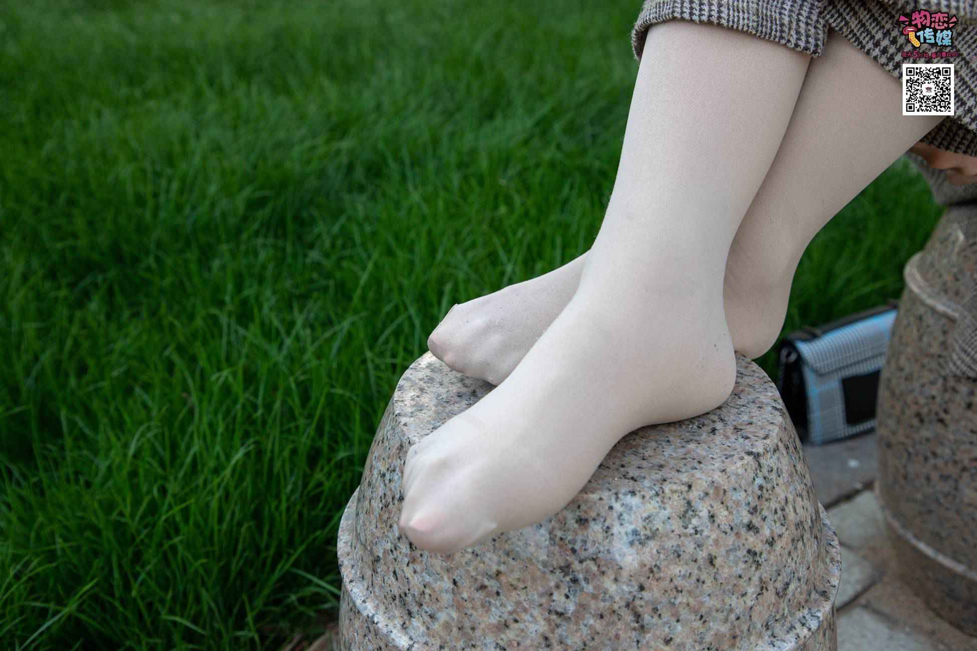 图片[69]-[物恋传媒] NO.015 书香气质女生，肉丝搭配白棉袜 [192P] – 速更版-美库