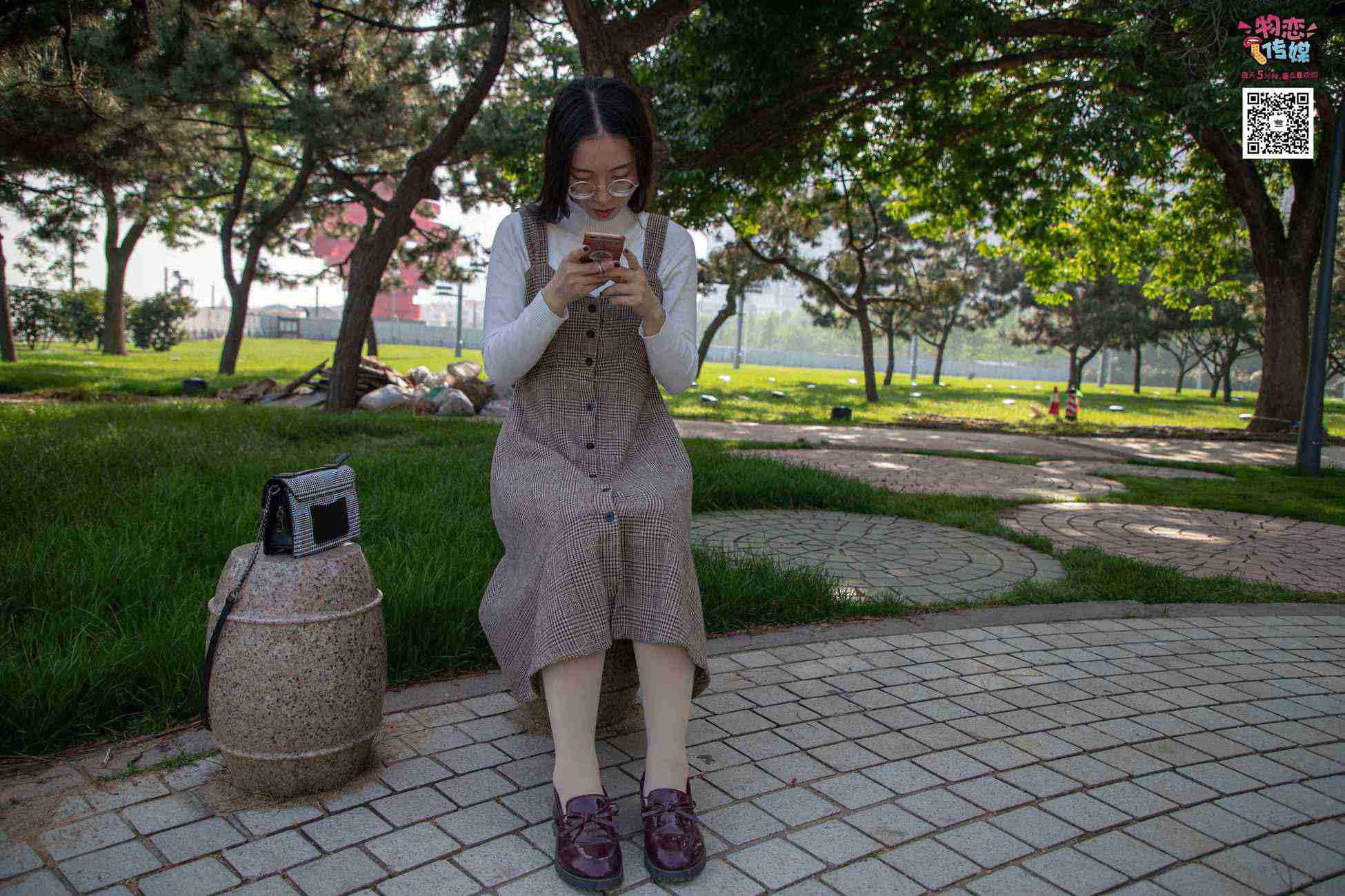 图片[167]-[物恋传媒] NO.015 书香气质女生，肉丝搭配白棉袜 [192P] – 速更版-美库