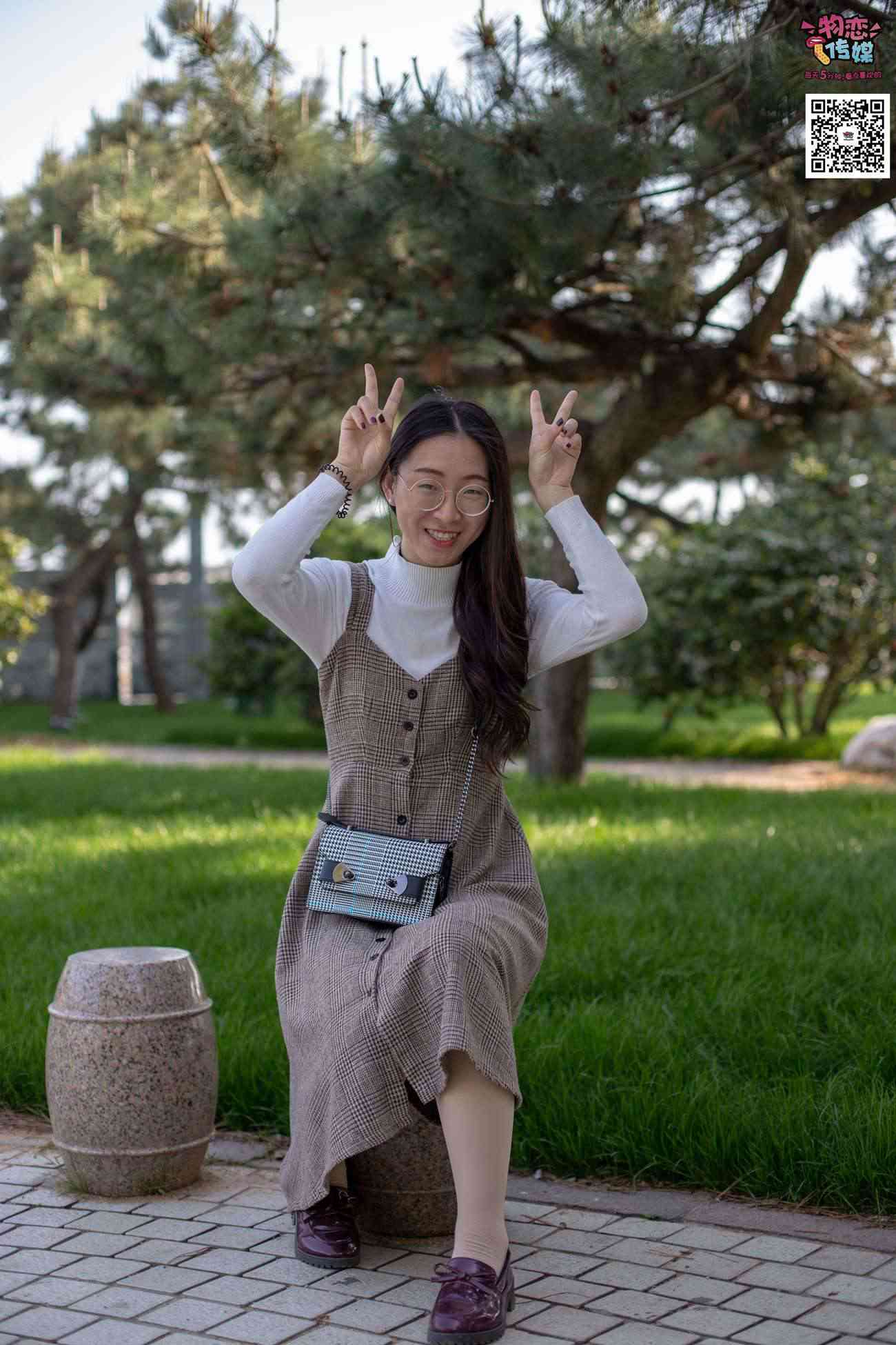 图片[170]-[物恋传媒] NO.015 书香气质女生，肉丝搭配白棉袜 [192P] – 速更版-美库