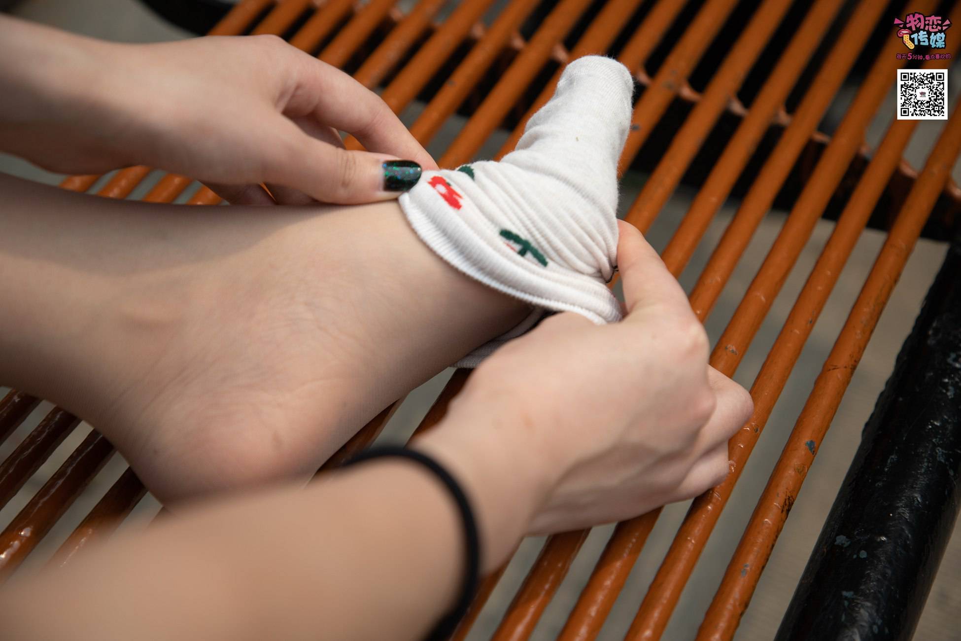 图片[286]-勿恋传媒 No.016 经典就是不需挑片,透明肉丝配清纯白棉袜 [300P] – 速更版-美库