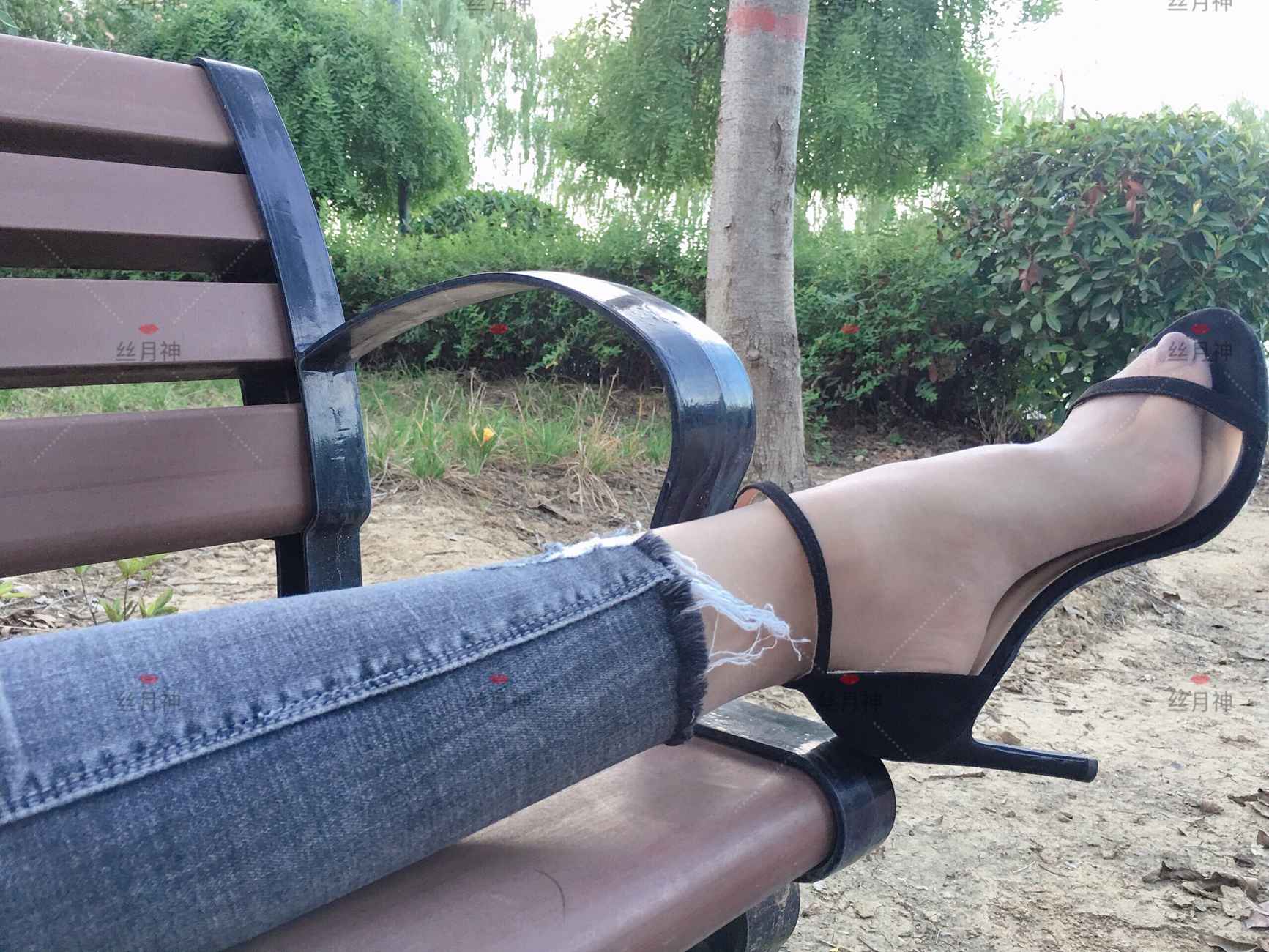 图片[19]-丝月神 014 牛仔裤里咖色筒袜凉鞋[96P] – 速更版-美库