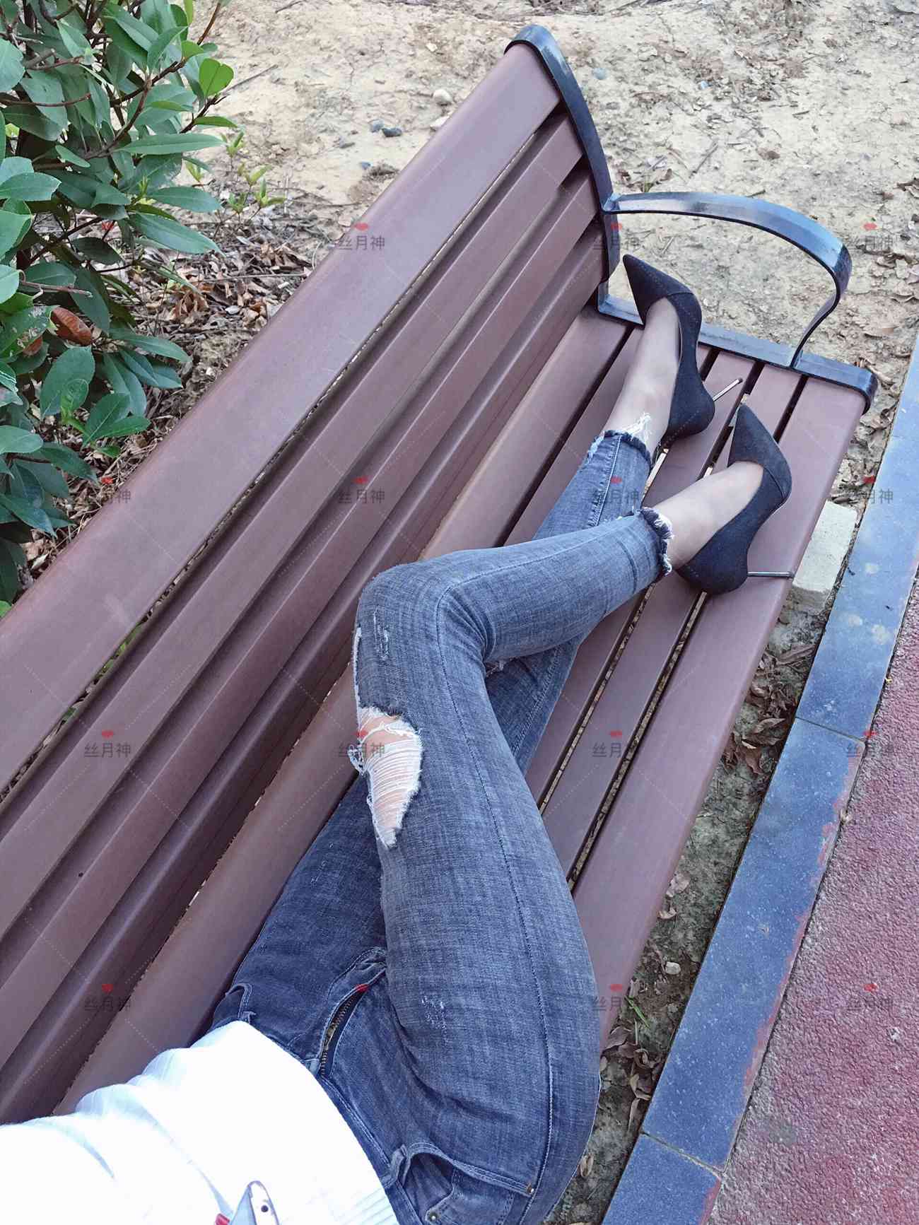 图片[29]-丝月神 014 牛仔裤里咖色筒袜凉鞋[96P] – 速更版-美库