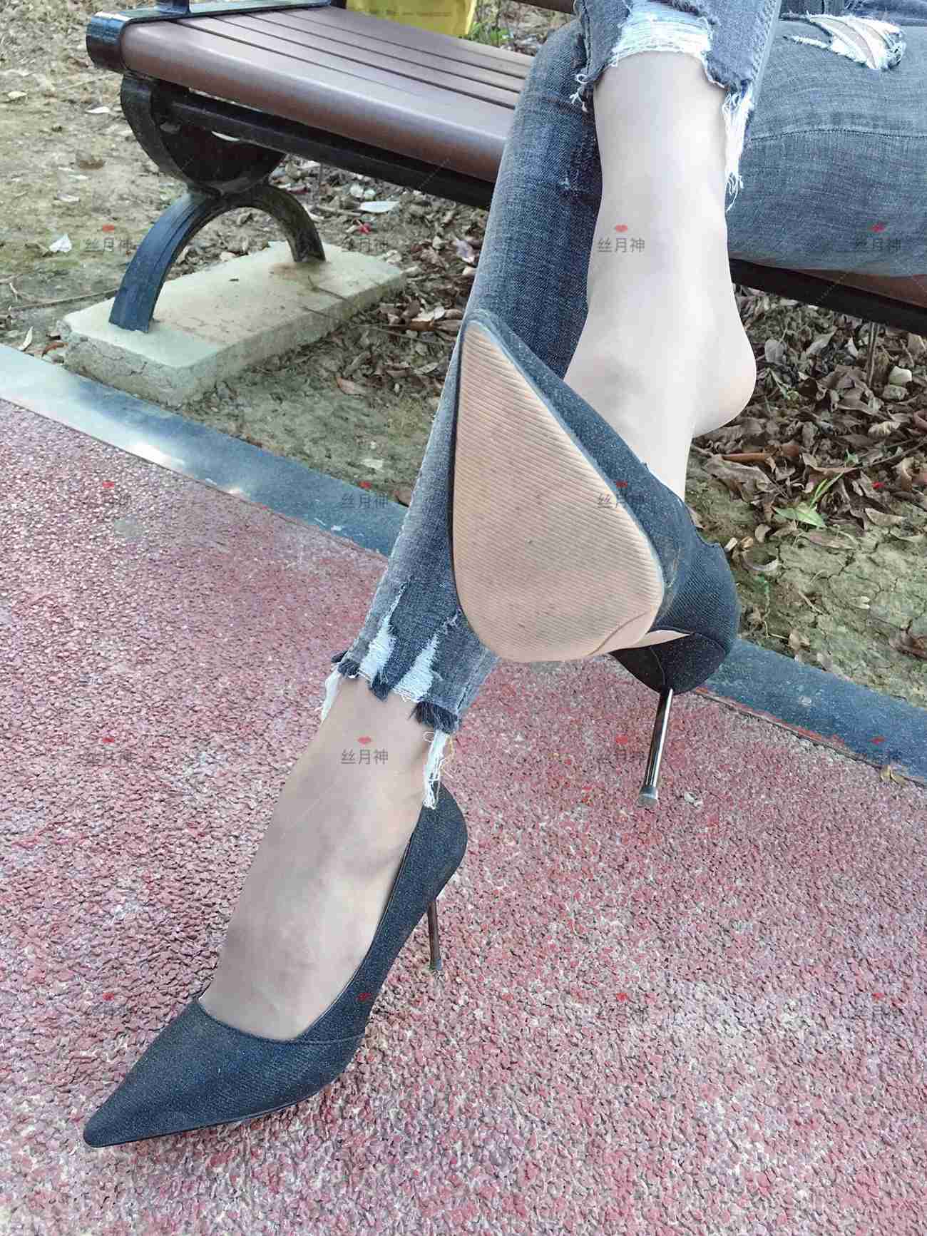 图片[31]-丝月神 014 牛仔裤里咖色筒袜凉鞋[96P] – 速更版-美库