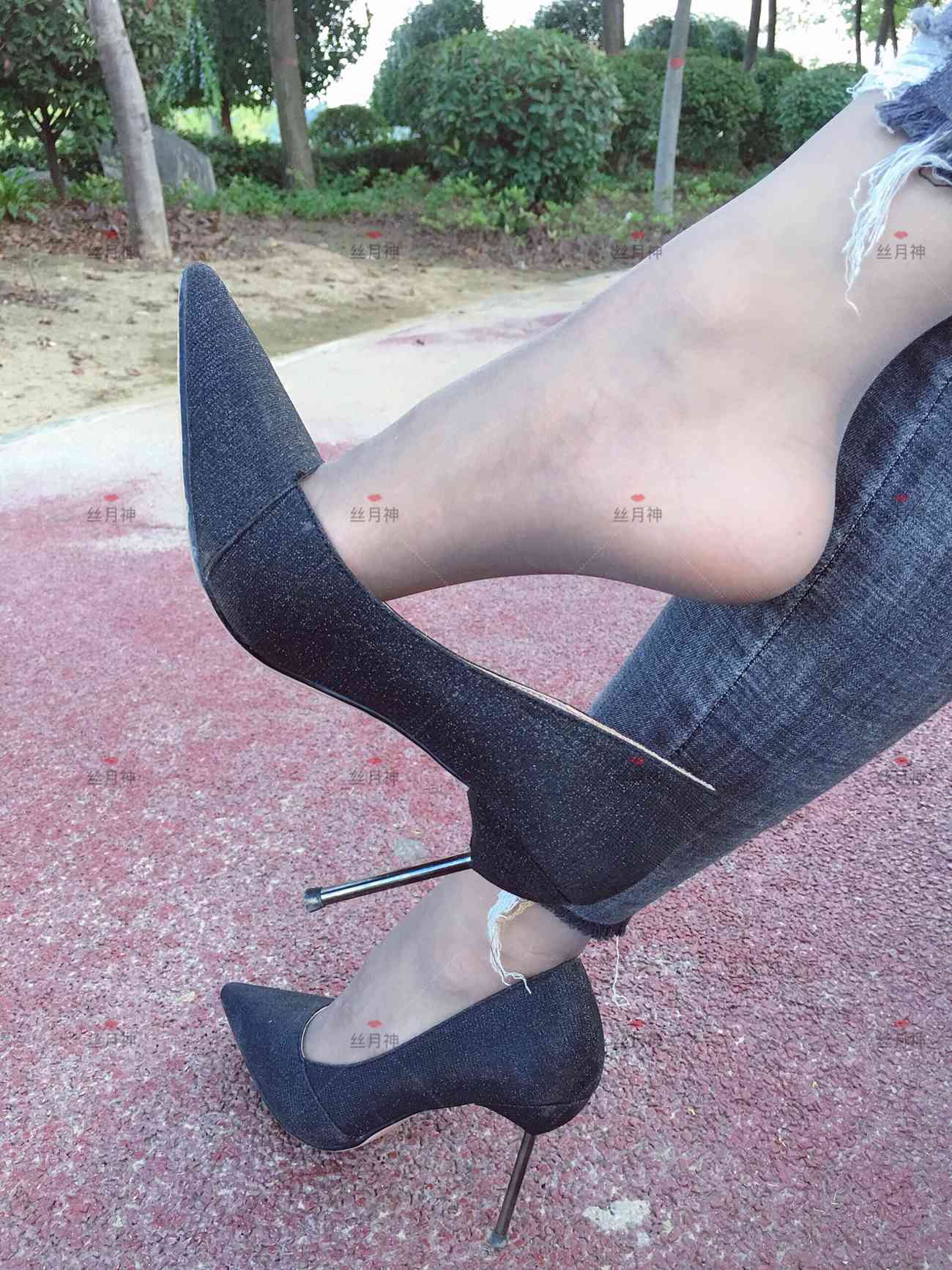 图片[33]-丝月神 014 牛仔裤里咖色筒袜凉鞋[96P] – 速更版-美库