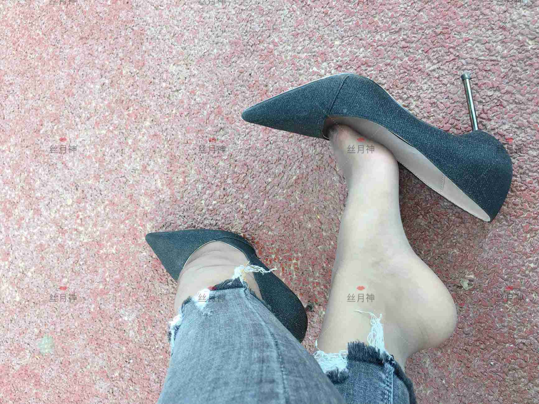 图片[34]-丝月神 014 牛仔裤里咖色筒袜凉鞋[96P] – 速更版-美库