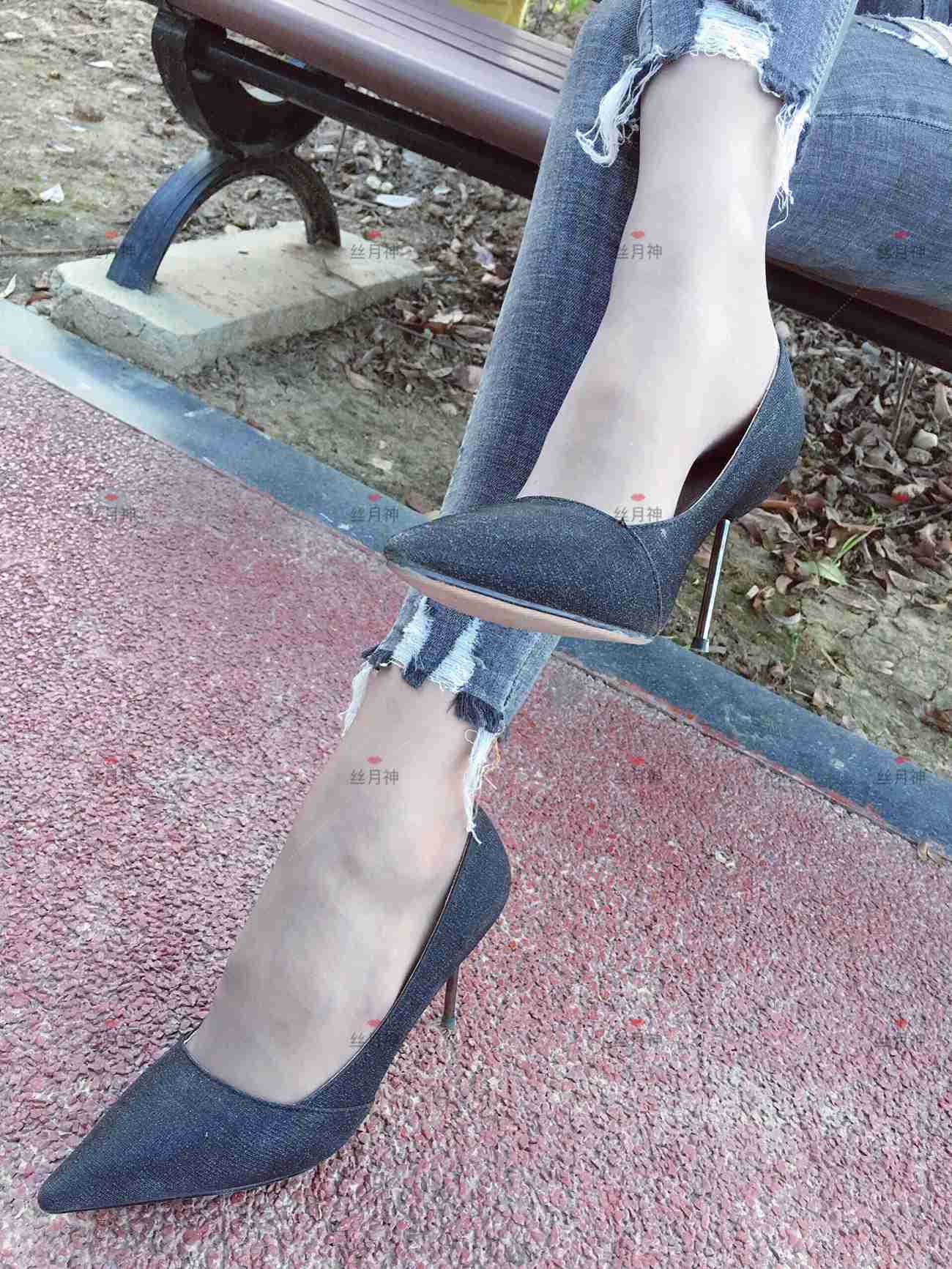 图片[35]-丝月神 014 牛仔裤里咖色筒袜凉鞋[96P] – 速更版-美库