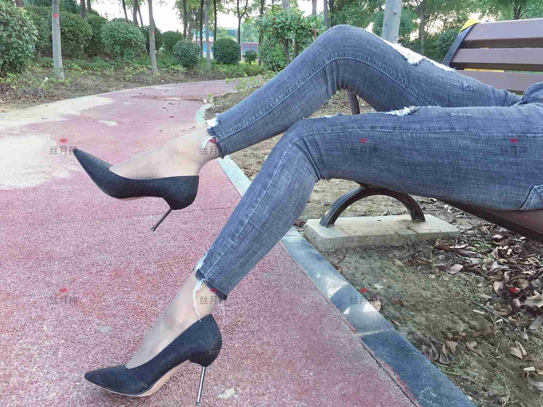 图片[36]-丝月神 014 牛仔裤里咖色筒袜凉鞋[96P] – 速更版-美库