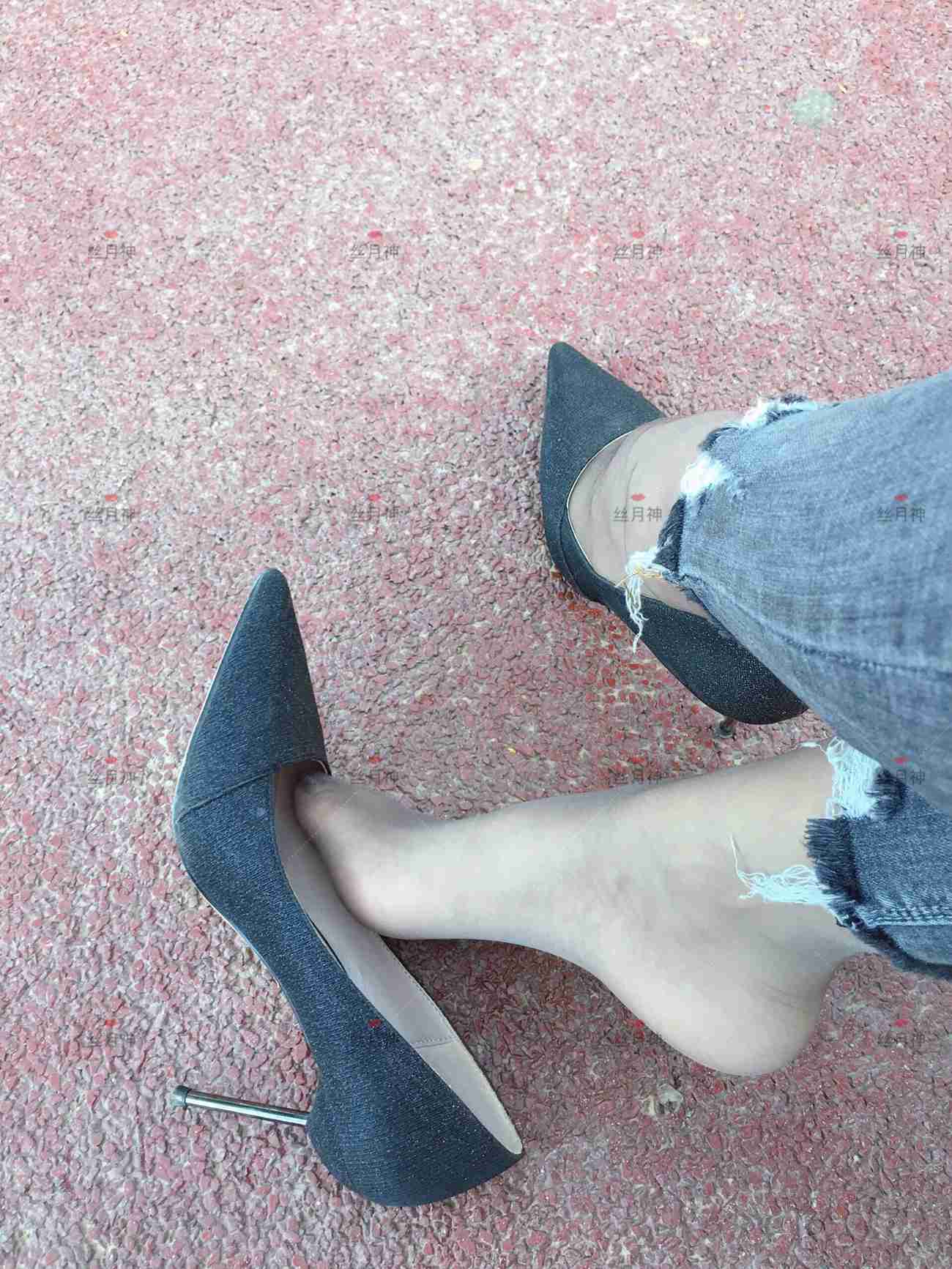 图片[39]-丝月神 014 牛仔裤里咖色筒袜凉鞋[96P] – 速更版-美库