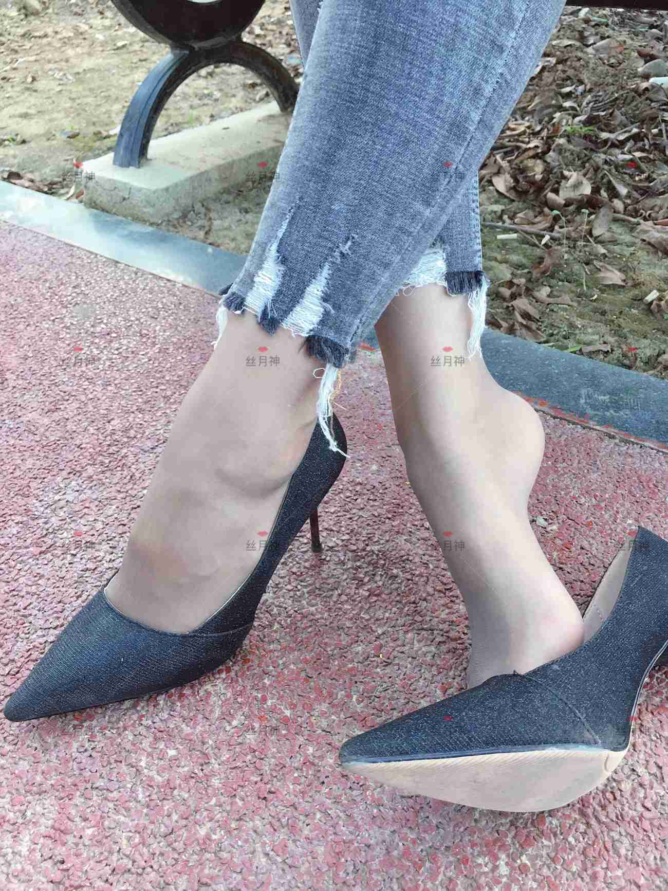 图片[38]-丝月神 014 牛仔裤里咖色筒袜凉鞋[96P] – 速更版-美库