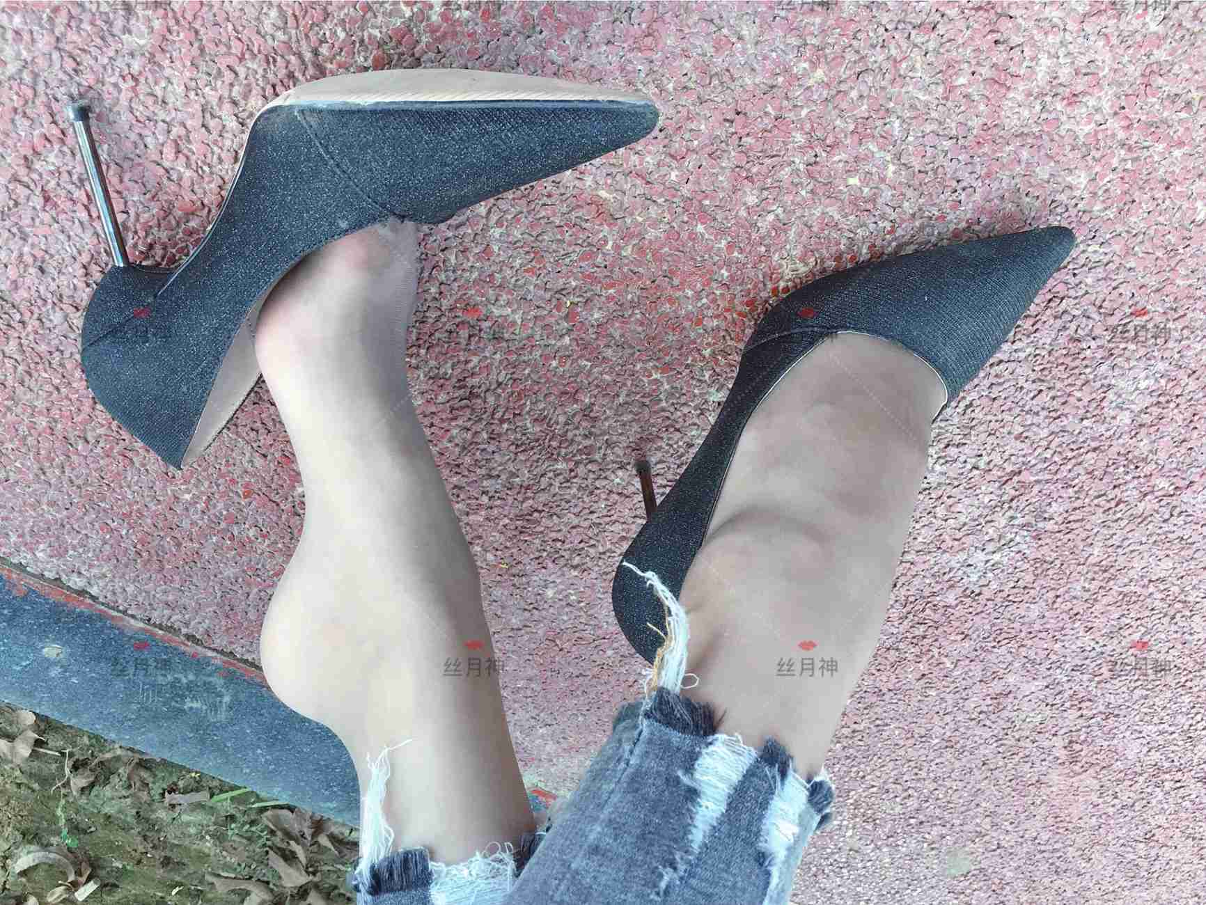 图片[41]-丝月神 014 牛仔裤里咖色筒袜凉鞋[96P] – 速更版-美库