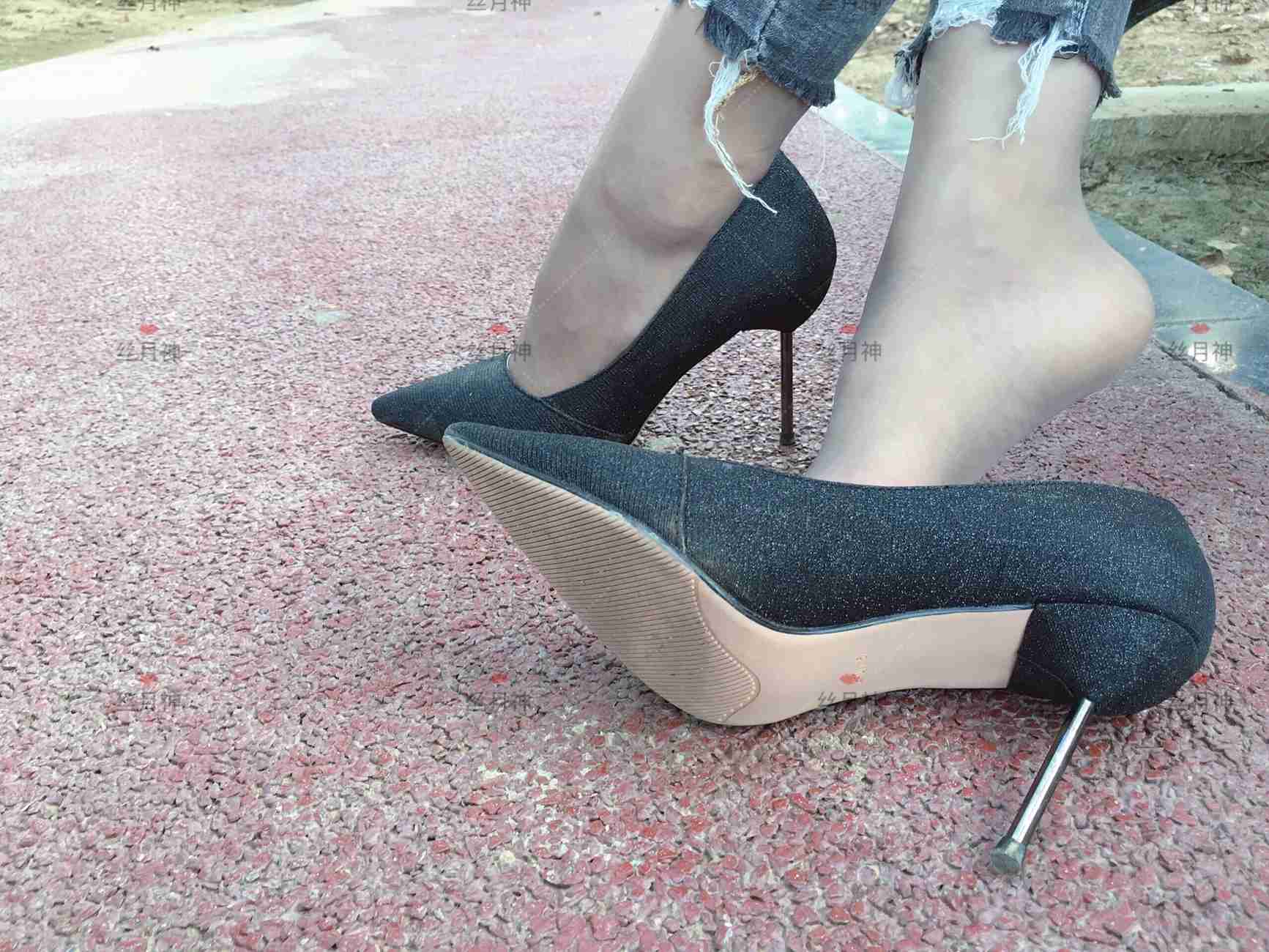 图片[42]-丝月神 014 牛仔裤里咖色筒袜凉鞋[96P] – 速更版-美库