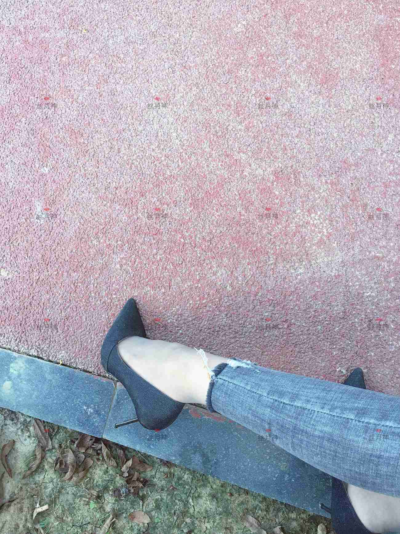 图片[45]-丝月神 014 牛仔裤里咖色筒袜凉鞋[96P] – 速更版-美库