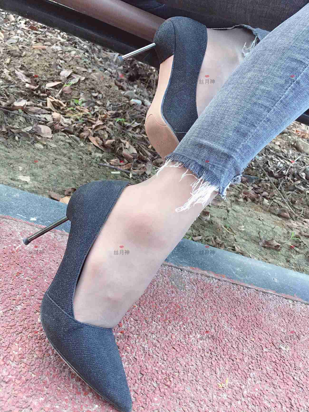 图片[57]-丝月神 014 牛仔裤里咖色筒袜凉鞋[96P] – 速更版-美库