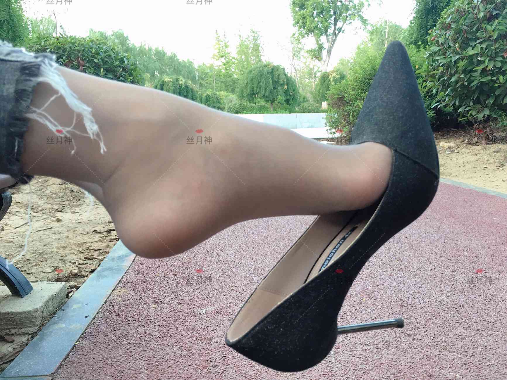 图片[61]-丝月神 014 牛仔裤里咖色筒袜凉鞋[96P] – 速更版-美库