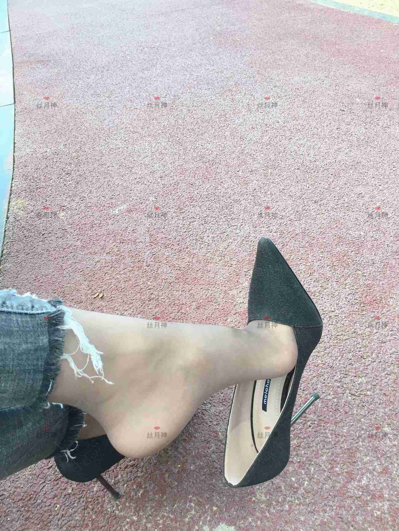 图片[64]-丝月神 014 牛仔裤里咖色筒袜凉鞋[96P] – 速更版-美库