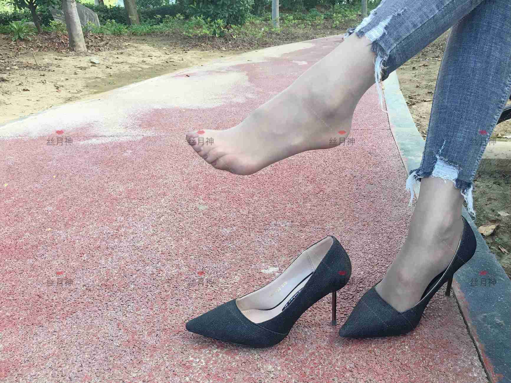 图片[70]-丝月神 014 牛仔裤里咖色筒袜凉鞋[96P] – 速更版-美库