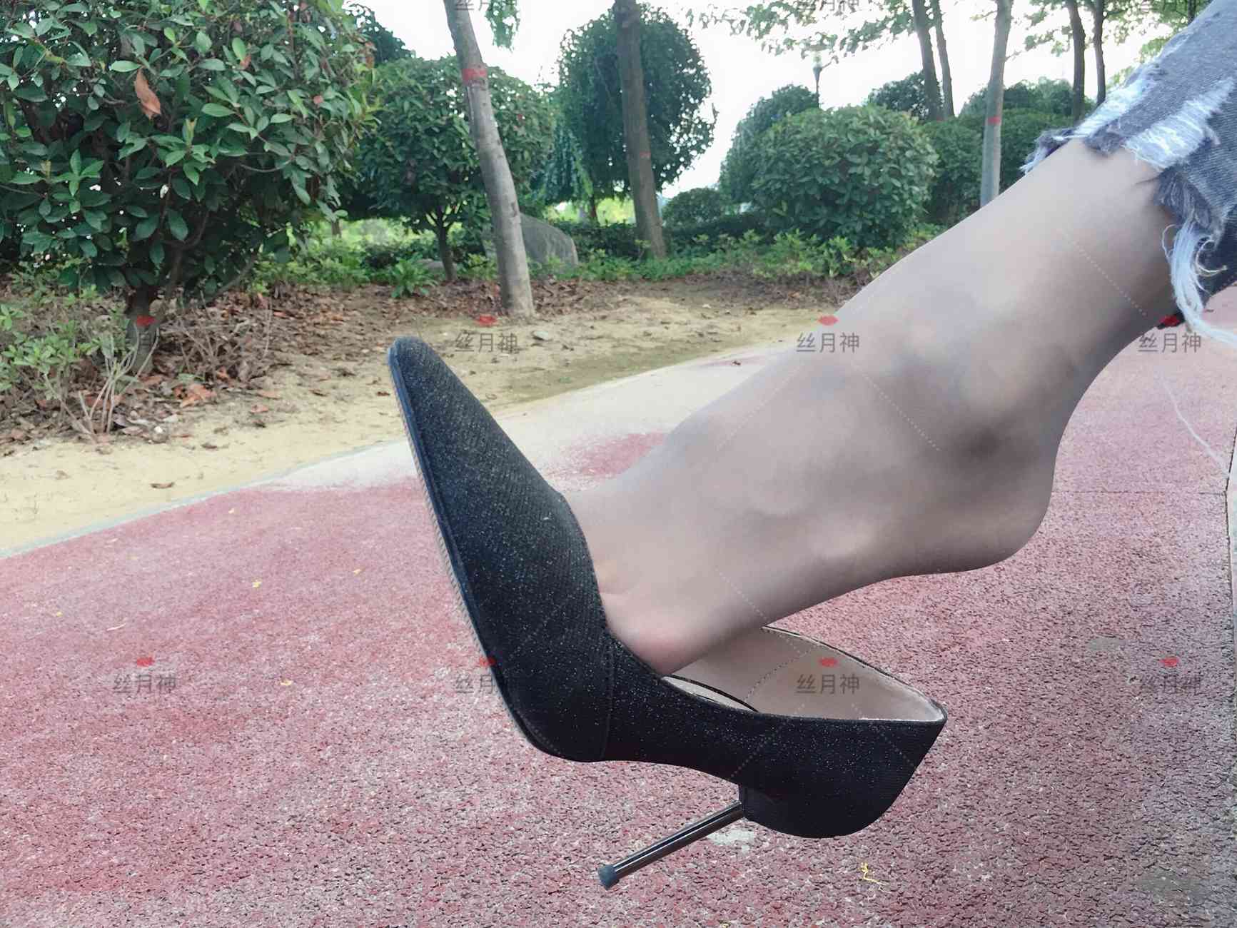 图片[72]-丝月神 014 牛仔裤里咖色筒袜凉鞋[96P] – 速更版-美库