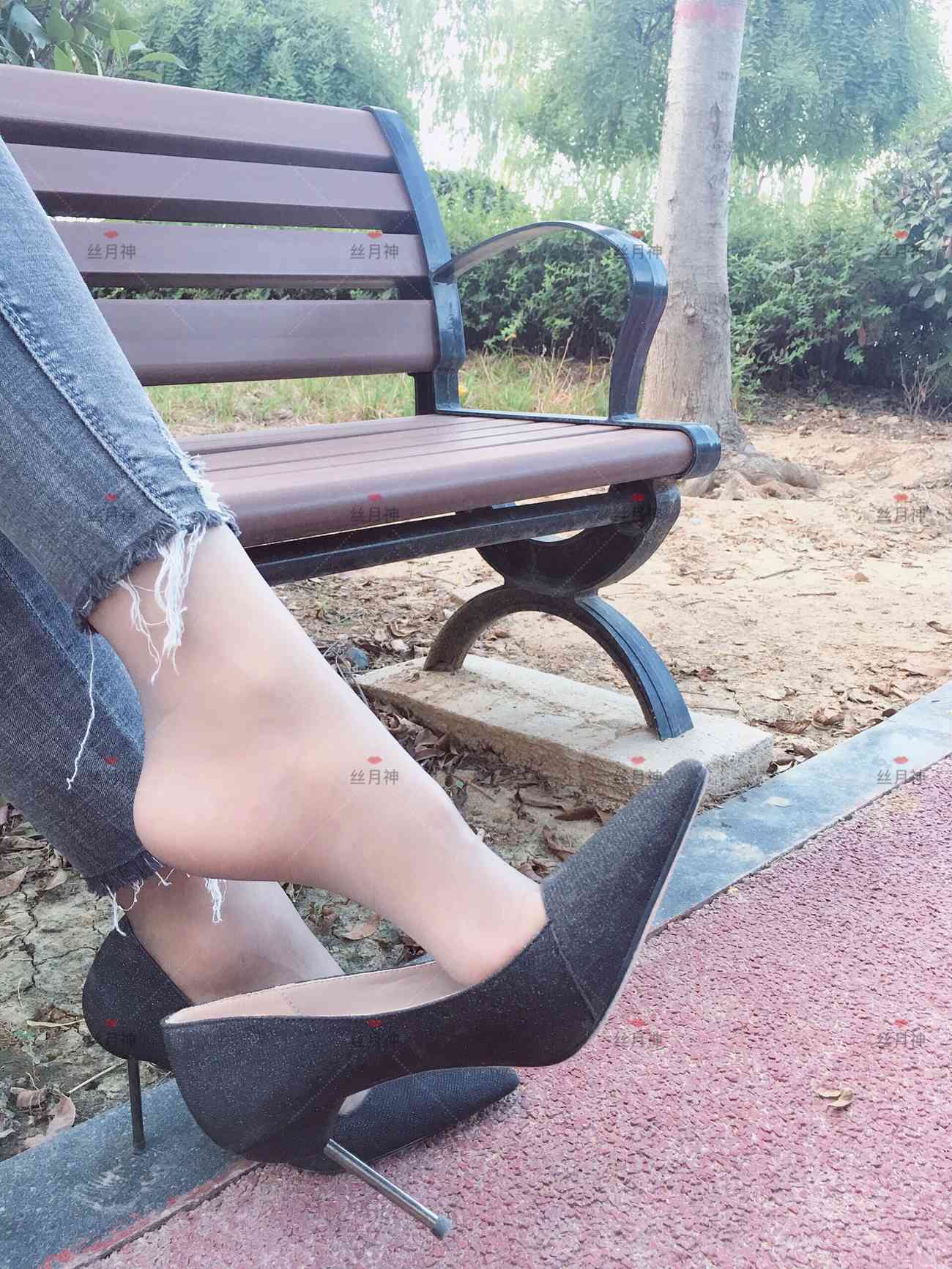 图片[79]-丝月神 014 牛仔裤里咖色筒袜凉鞋[96P] – 速更版-美库