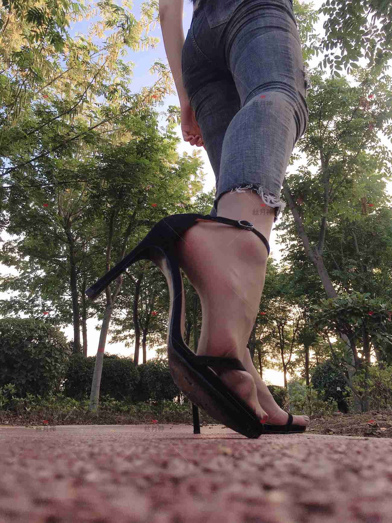 图片[87]-丝月神 014 牛仔裤里咖色筒袜凉鞋[96P] – 速更版-美库