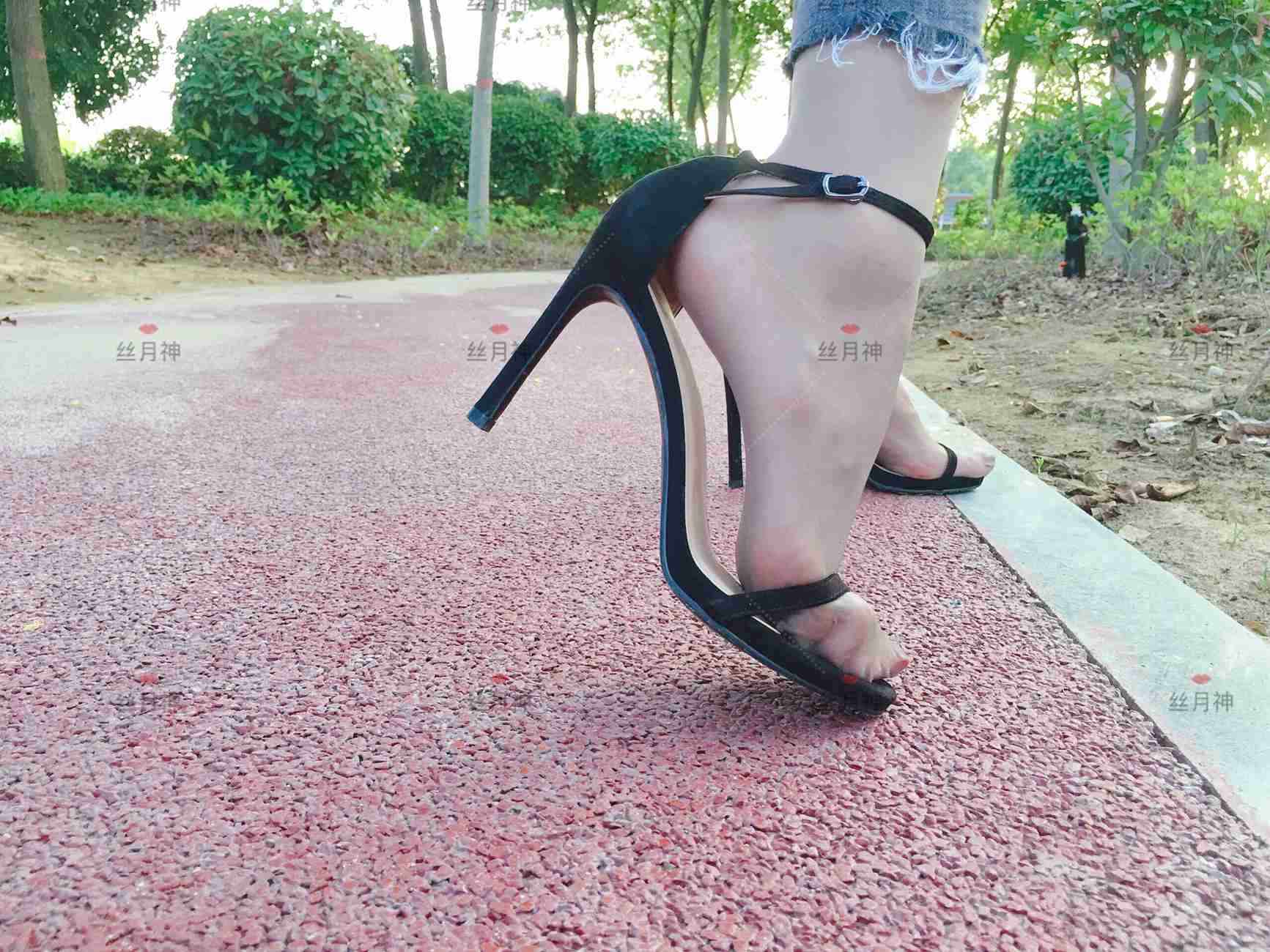 图片[88]-丝月神 014 牛仔裤里咖色筒袜凉鞋[96P] – 速更版-美库