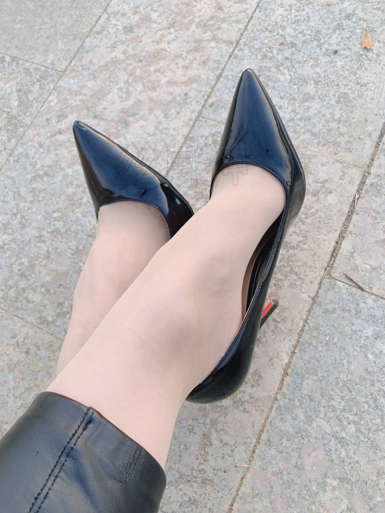 图片[30]-丝月神 016 外拍皮裤肉丝漆皮黑高跟[57P] – 速更版-美库