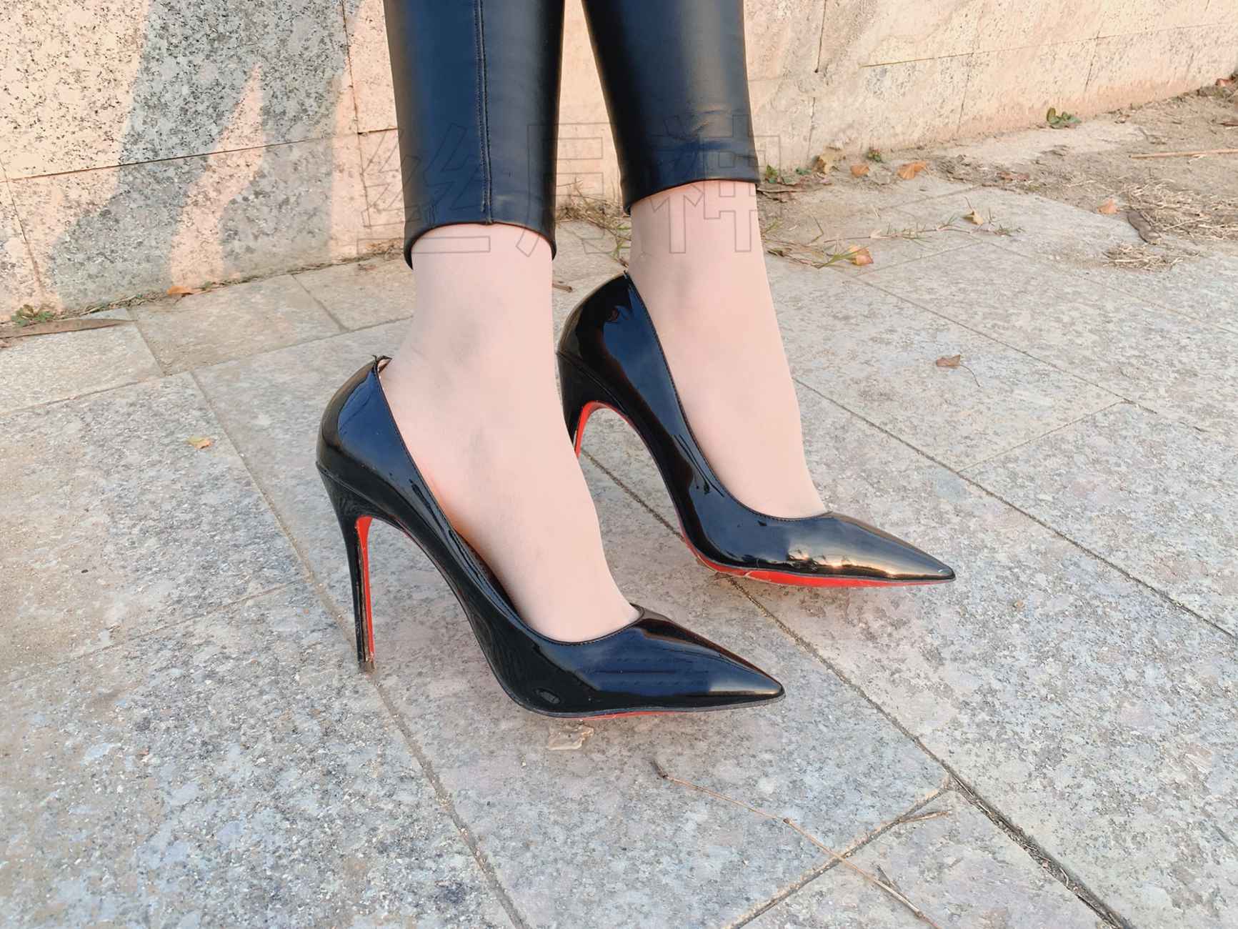 图片[43]-丝月神 016 外拍皮裤肉丝漆皮黑高跟[57P] – 速更版-美库