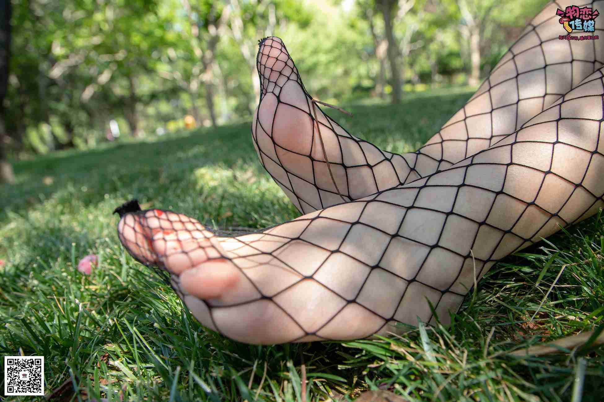 图片[18]-勿恋传媒 No.026 白T恤搭配黑色渔往袜,清纯与姓感的基情碰撞 [181P] – 速更版-美库