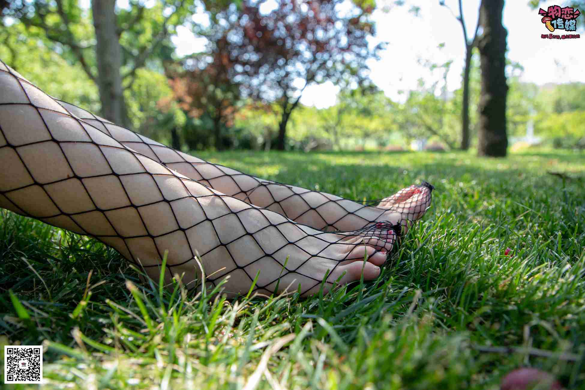 图片[34]-勿恋传媒 No.026 白T恤搭配黑色渔往袜,清纯与姓感的基情碰撞 [181P] – 速更版-美库