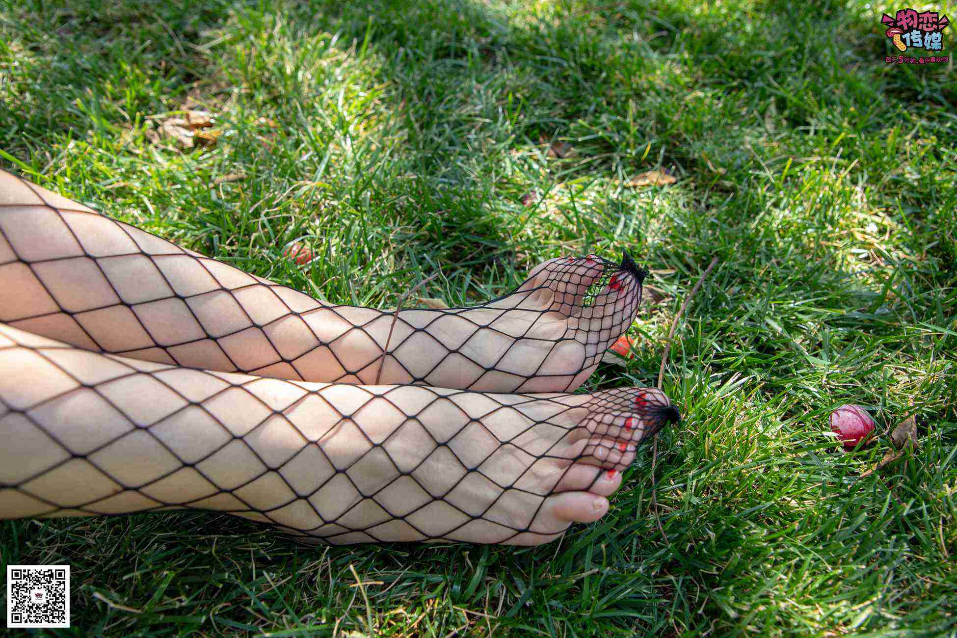 图片[35]-勿恋传媒 No.026 白T恤搭配黑色渔往袜,清纯与姓感的基情碰撞 [181P] – 速更版-美库