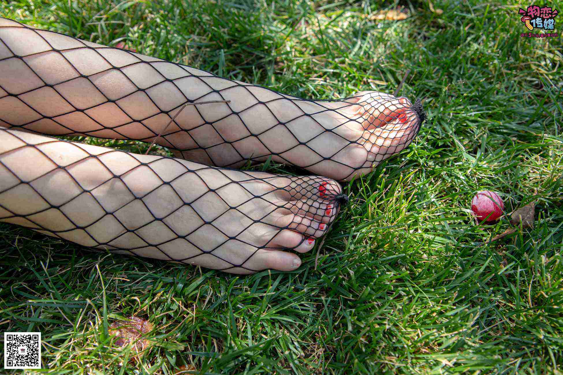 图片[39]-勿恋传媒 No.026 白T恤搭配黑色渔往袜,清纯与姓感的基情碰撞 [181P] – 速更版-美库