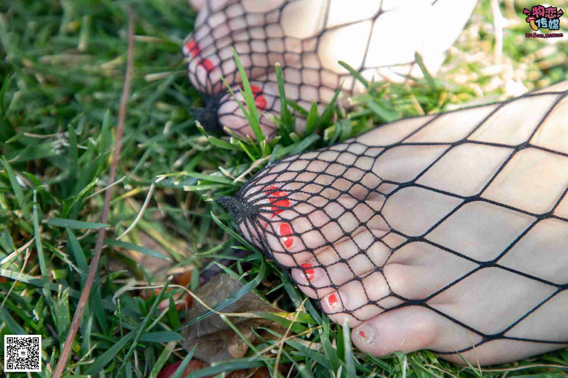 图片[51]-勿恋传媒 No.026 白T恤搭配黑色渔往袜,清纯与姓感的基情碰撞 [181P] – 速更版-美库