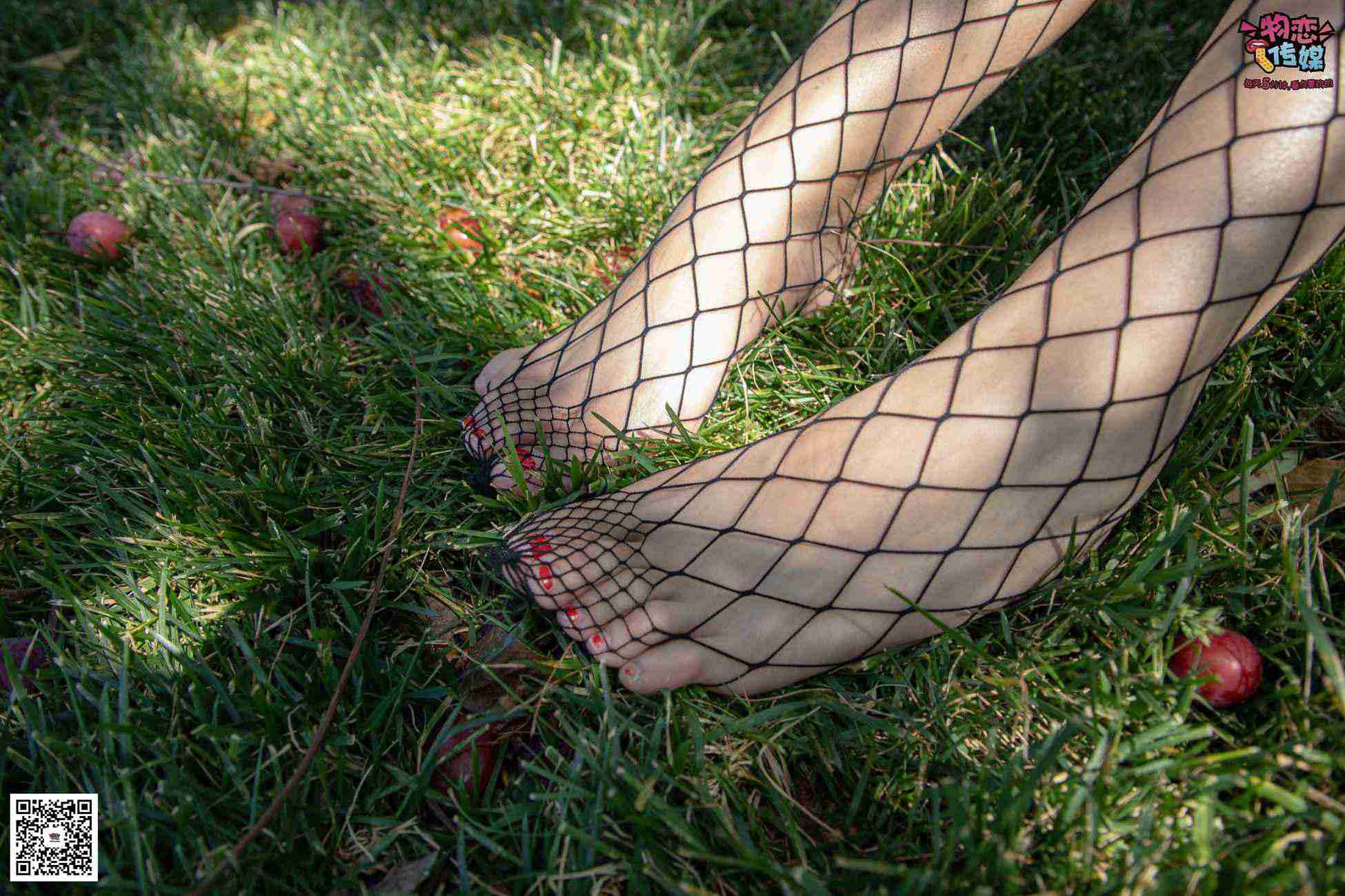 图片[55]-勿恋传媒 No.026 白T恤搭配黑色渔往袜,清纯与姓感的基情碰撞 [181P] – 速更版-美库