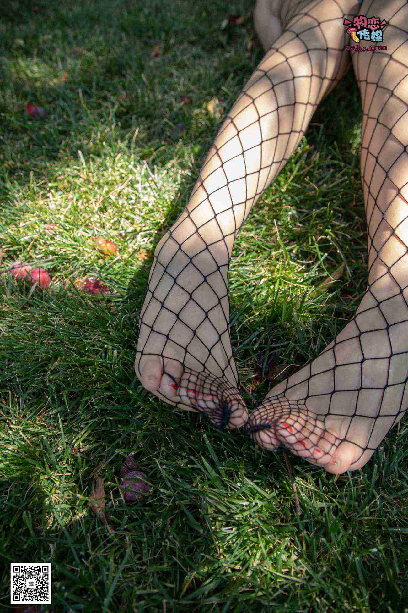 图片[56]-勿恋传媒 No.026 白T恤搭配黑色渔往袜,清纯与姓感的基情碰撞 [181P] – 速更版-美库