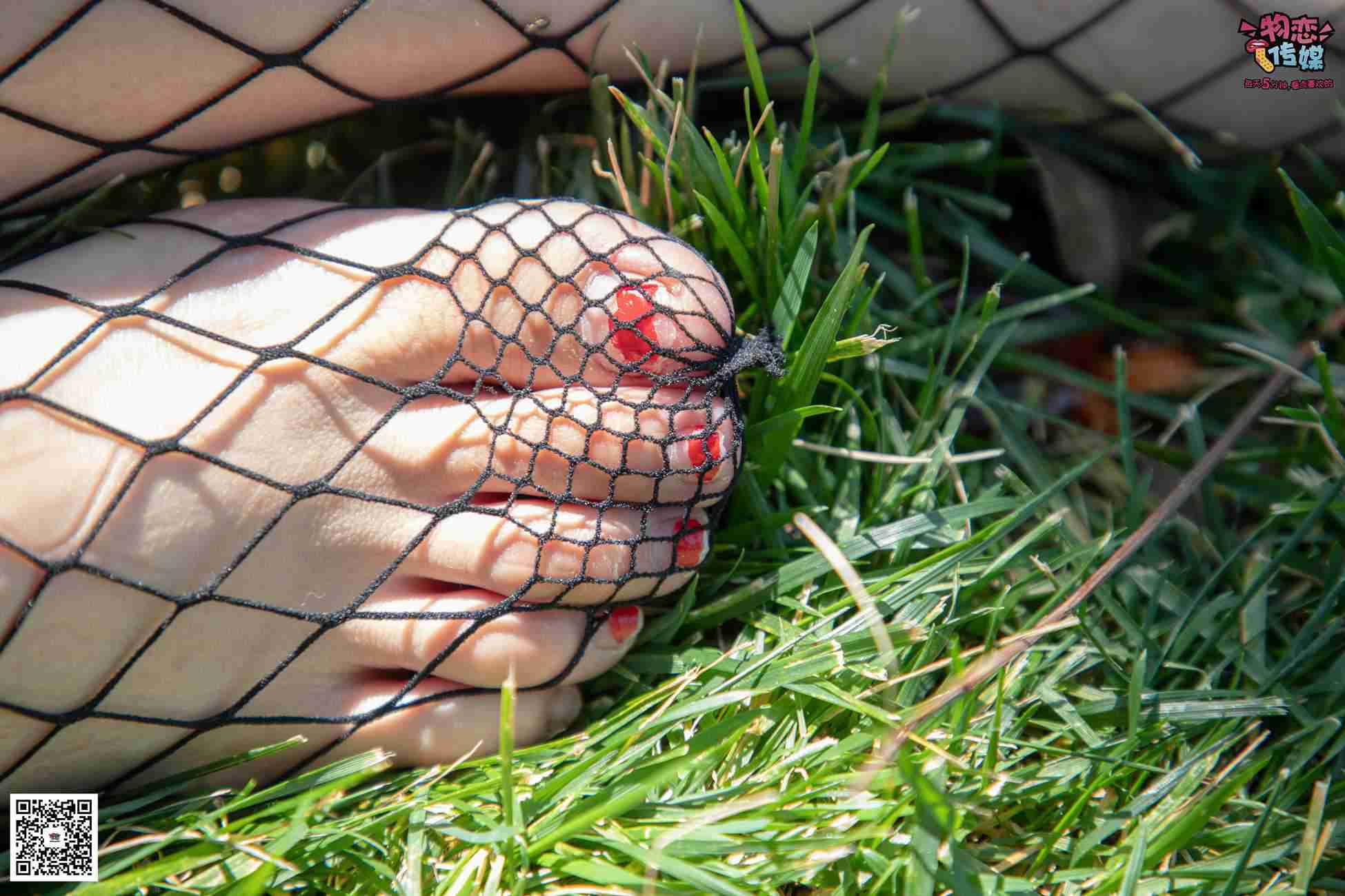 图片[65]-勿恋传媒 No.026 白T恤搭配黑色渔往袜,清纯与姓感的基情碰撞 [181P] – 速更版-美库